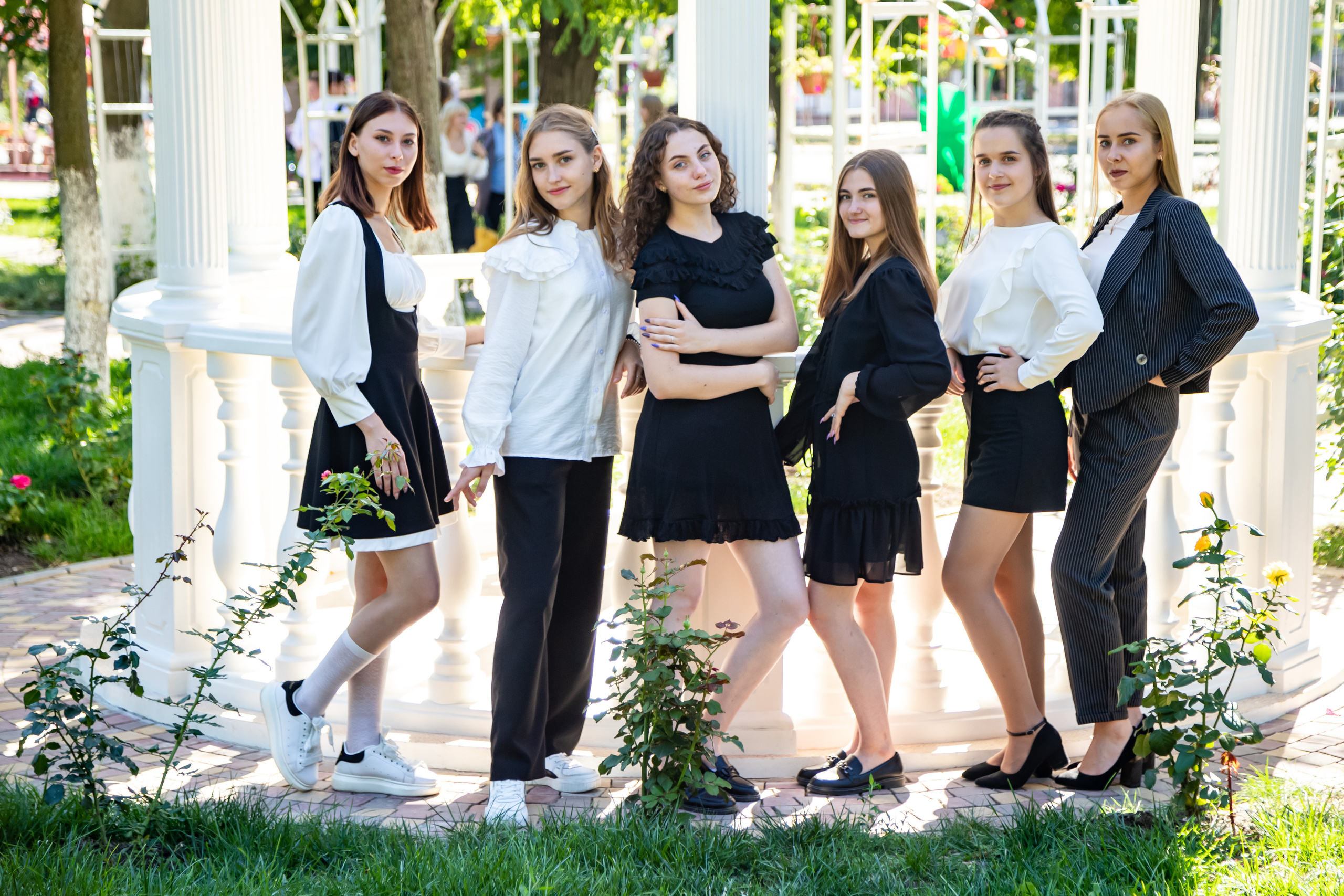 9-11 классы на улице. Выпускной альбом Шахты Ростов