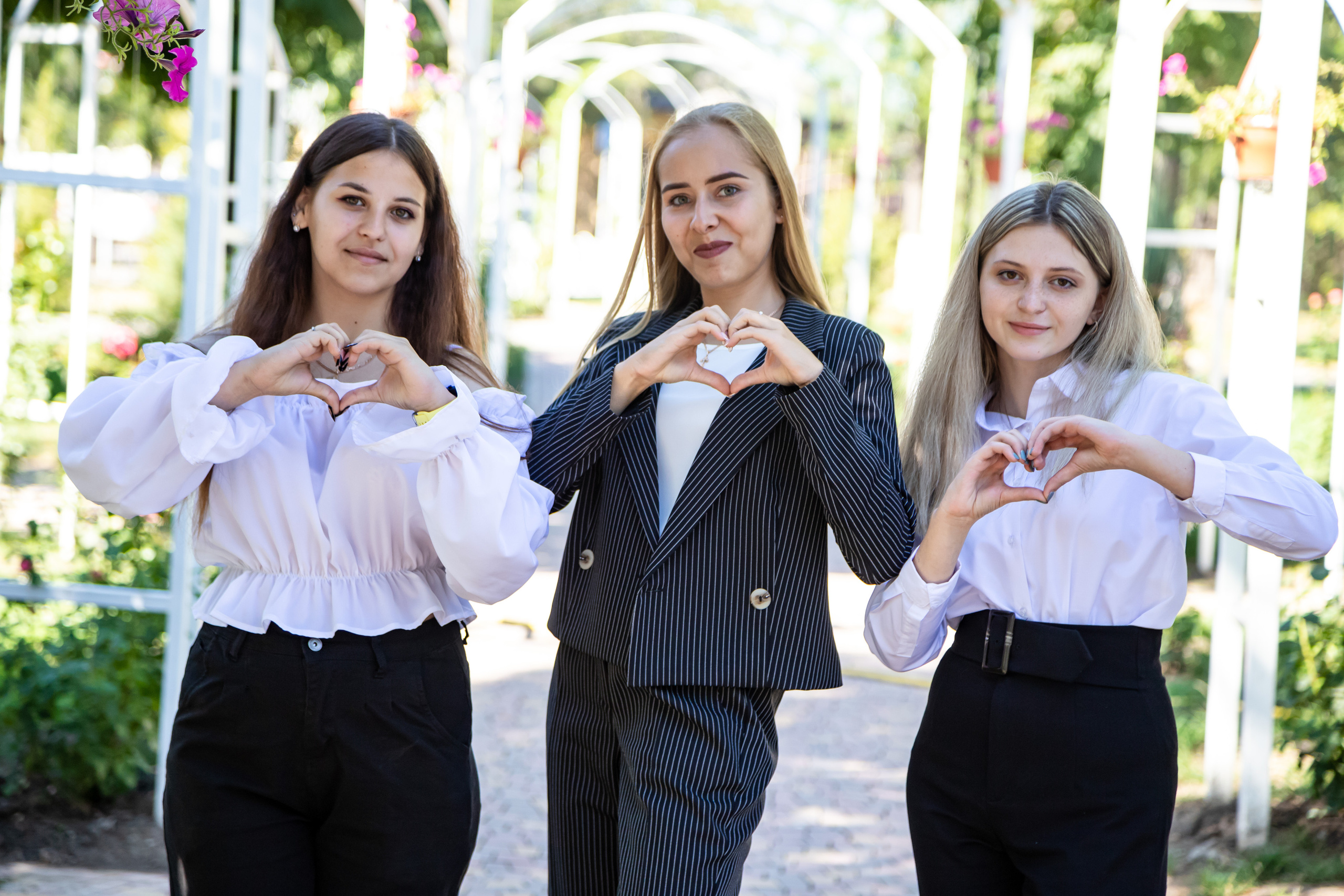 9-11 классы на улице. Выпускной альбом Шахты Ростов