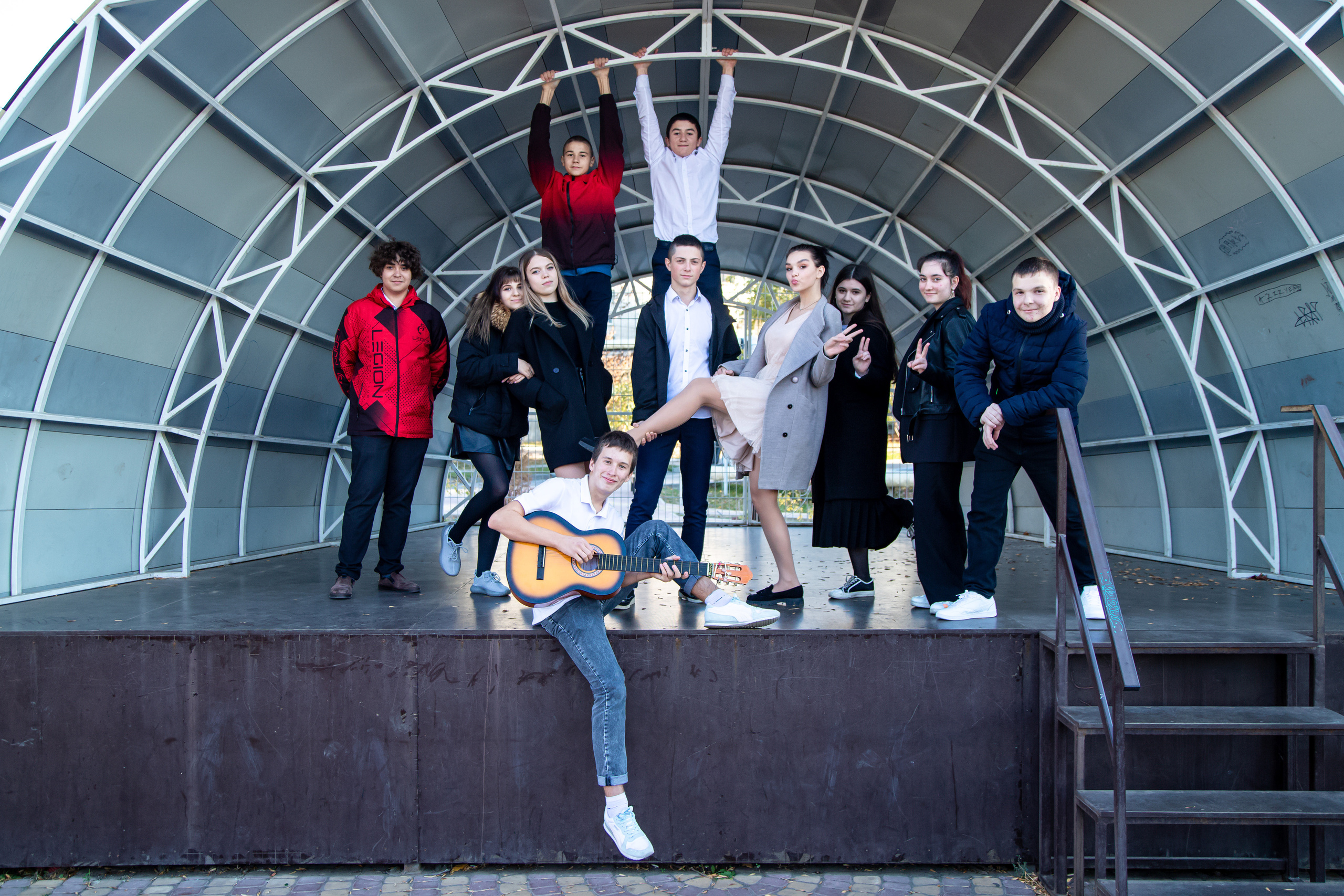 9-11 классы на улице. Выпускной альбом Шахты Ростов