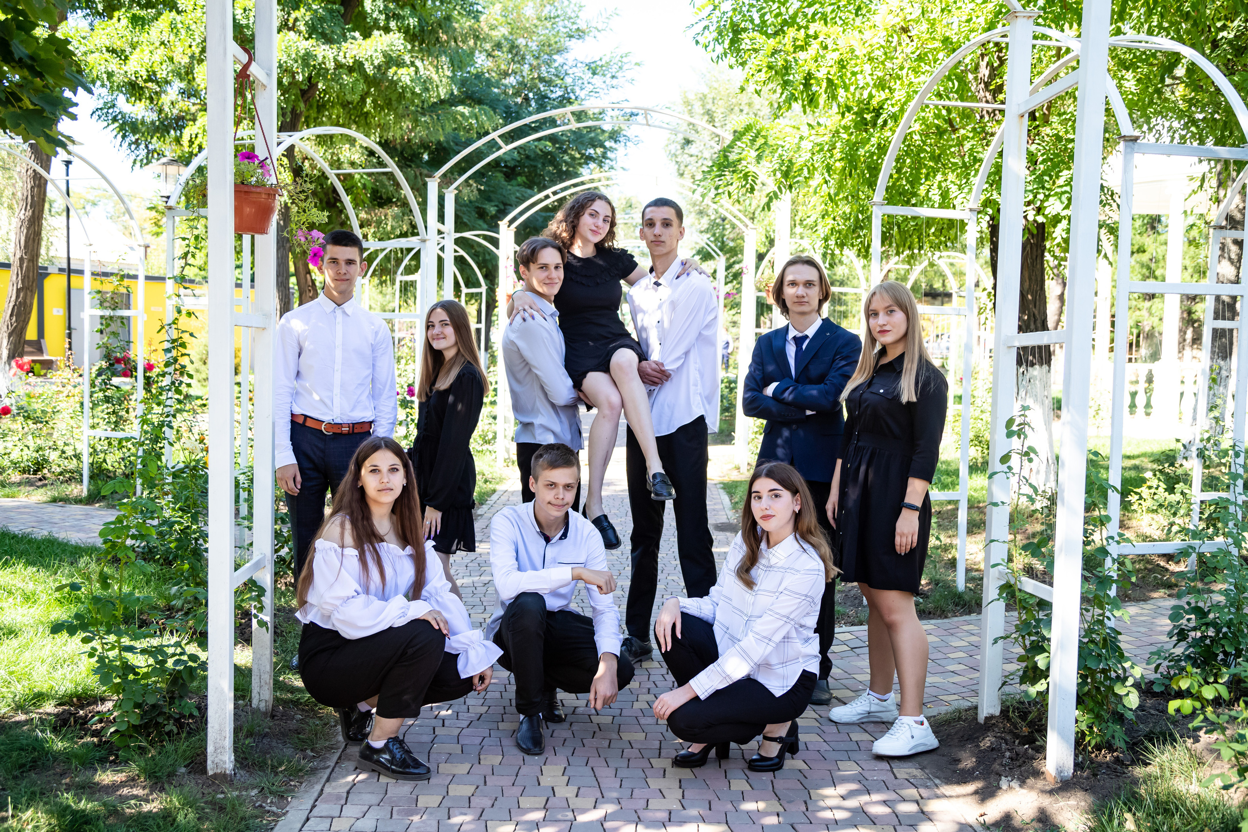 9-11 классы на улице. Выпускной альбом Шахты Ростов