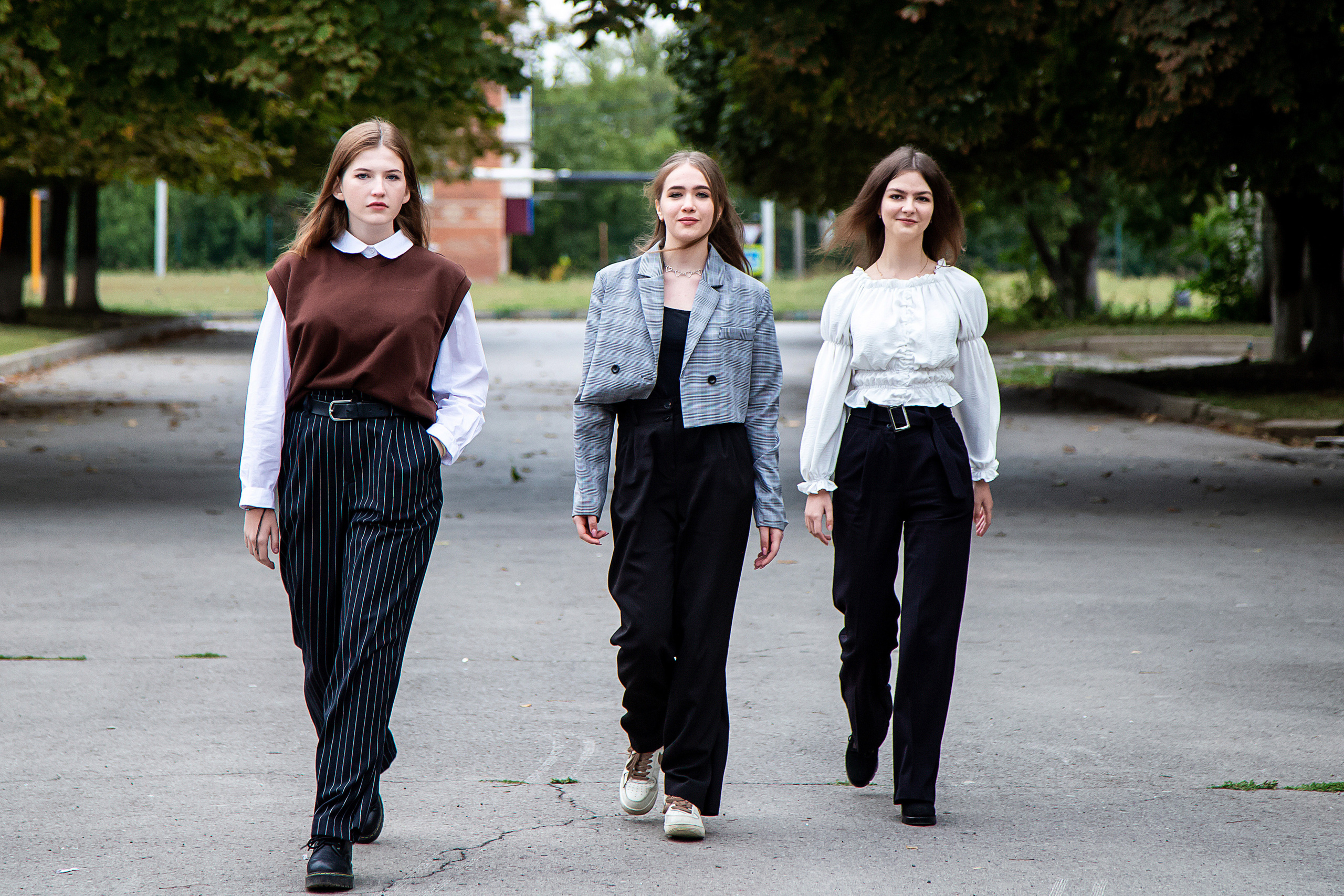 9-11 классы на улице. Выпускной альбом Шахты Ростов