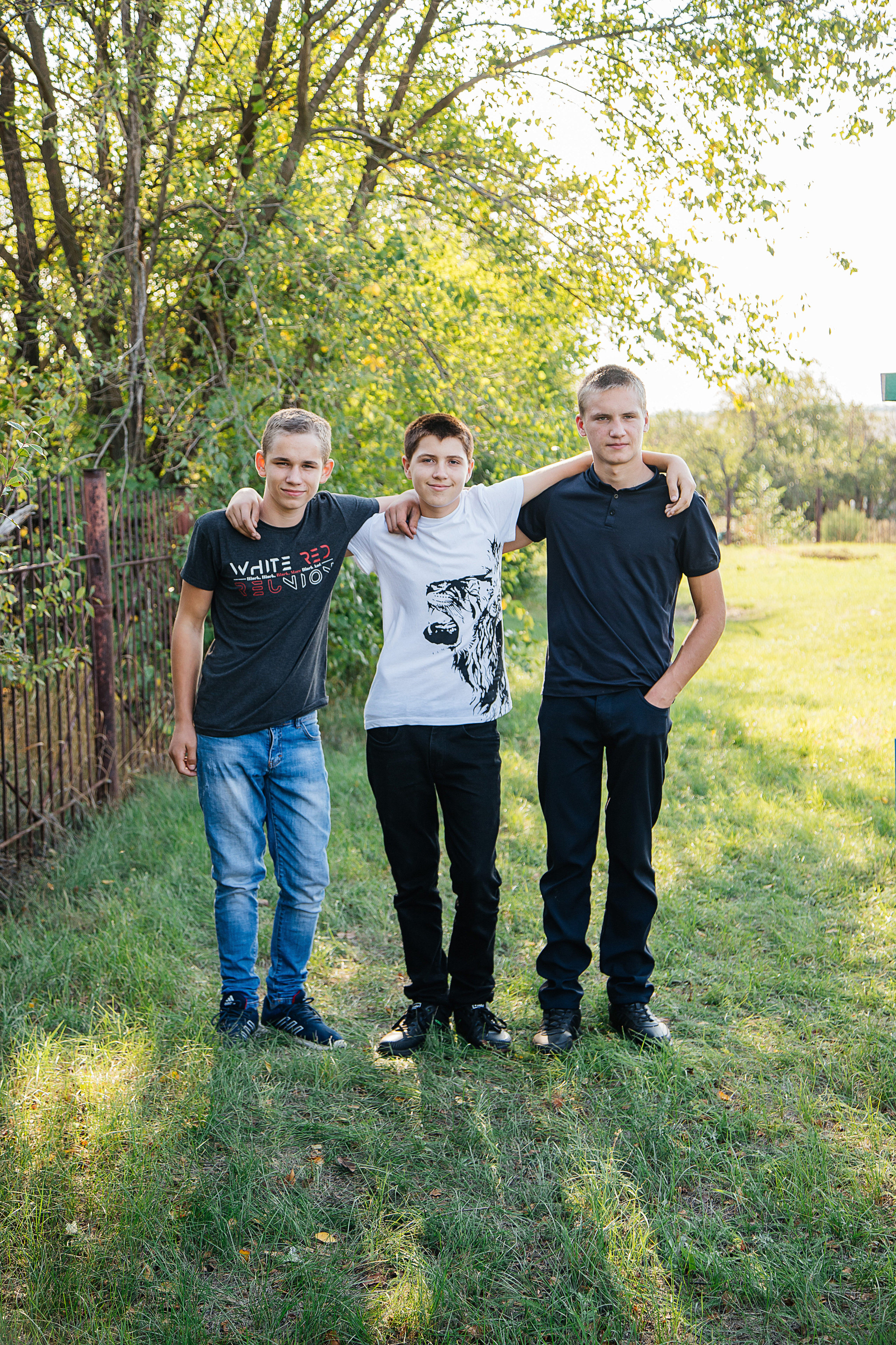 9-11 классы на улице. Выпускной альбом Шахты Ростов