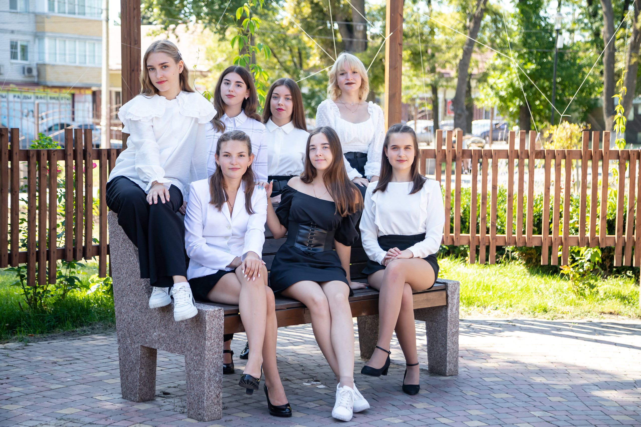 9-11 классы на улице. Выпускной альбом Шахты Ростов