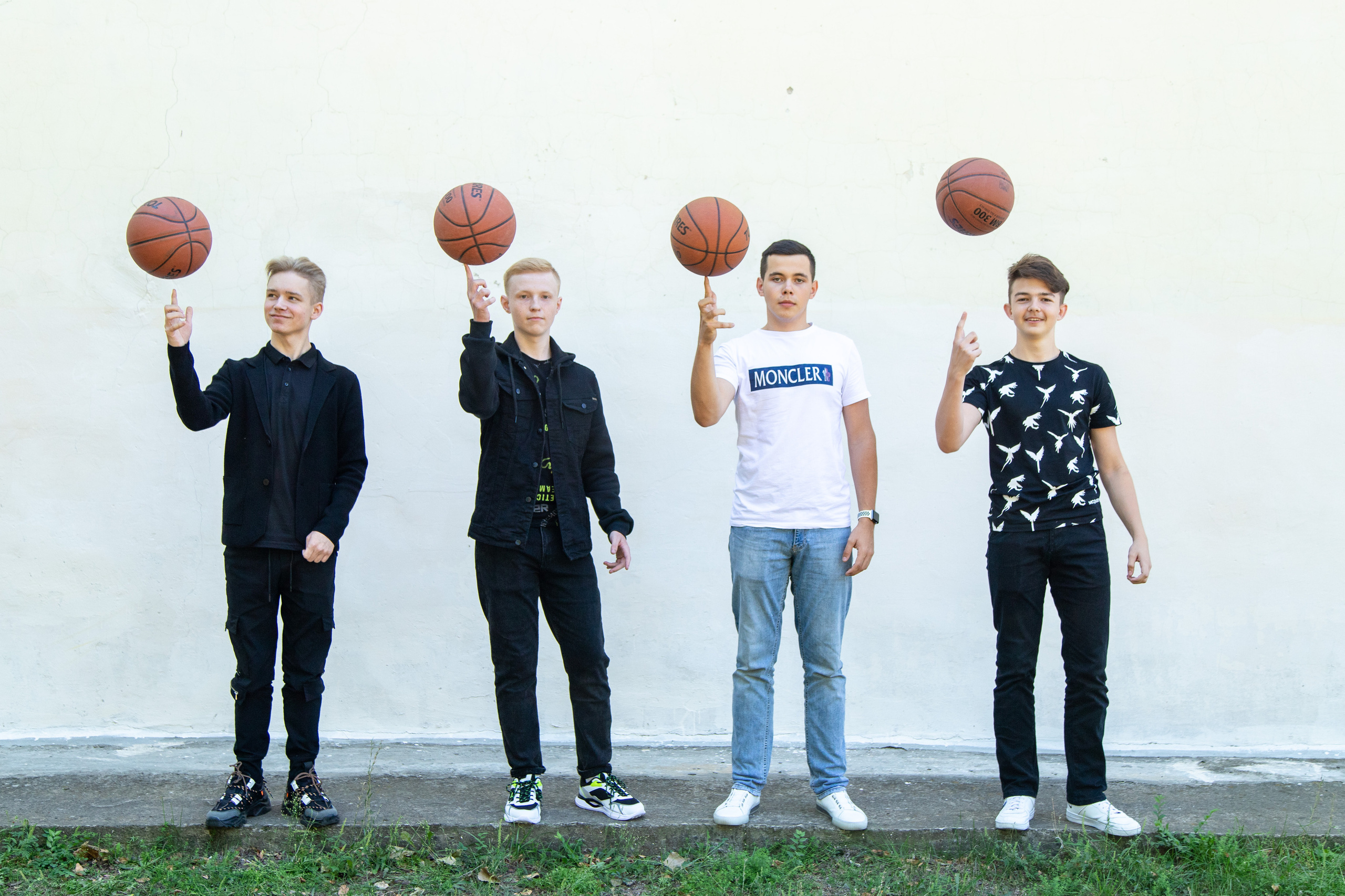 9-11 классы на улице. Выпускной альбом Шахты Ростов