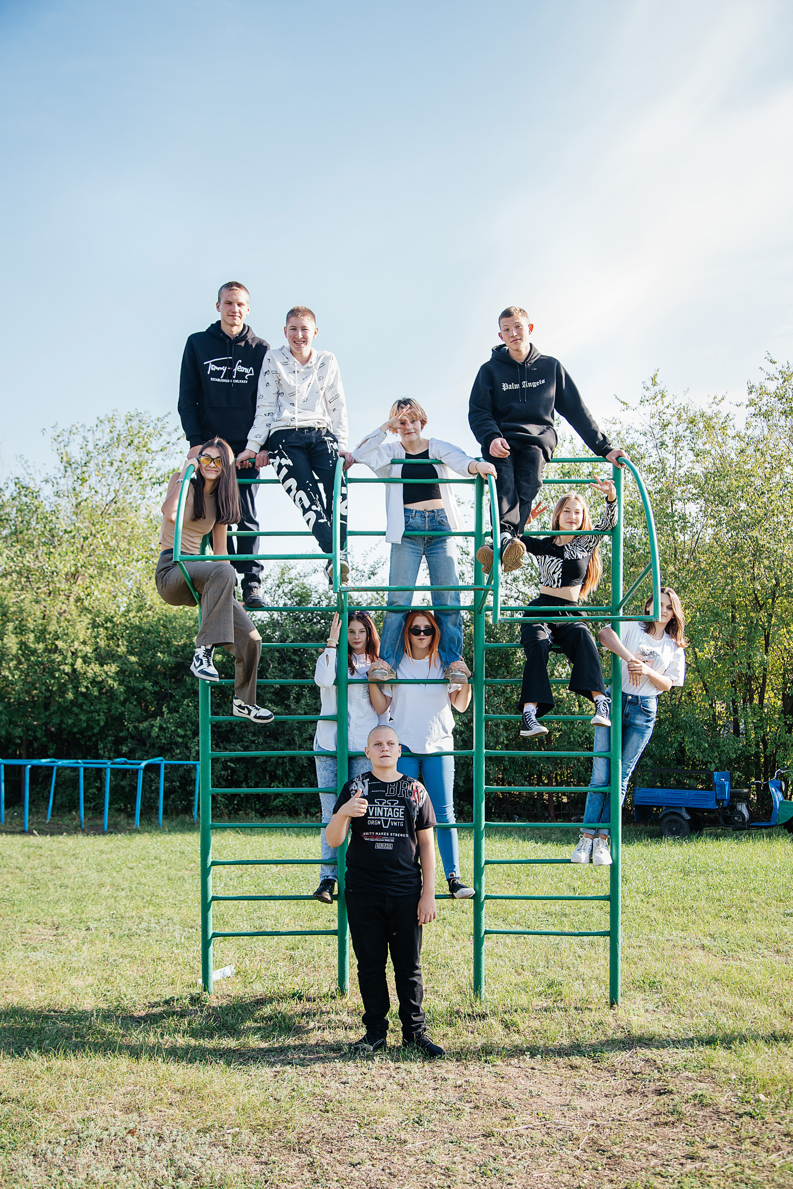 9-11 классы на улице. Выпускной альбом Шахты Ростов