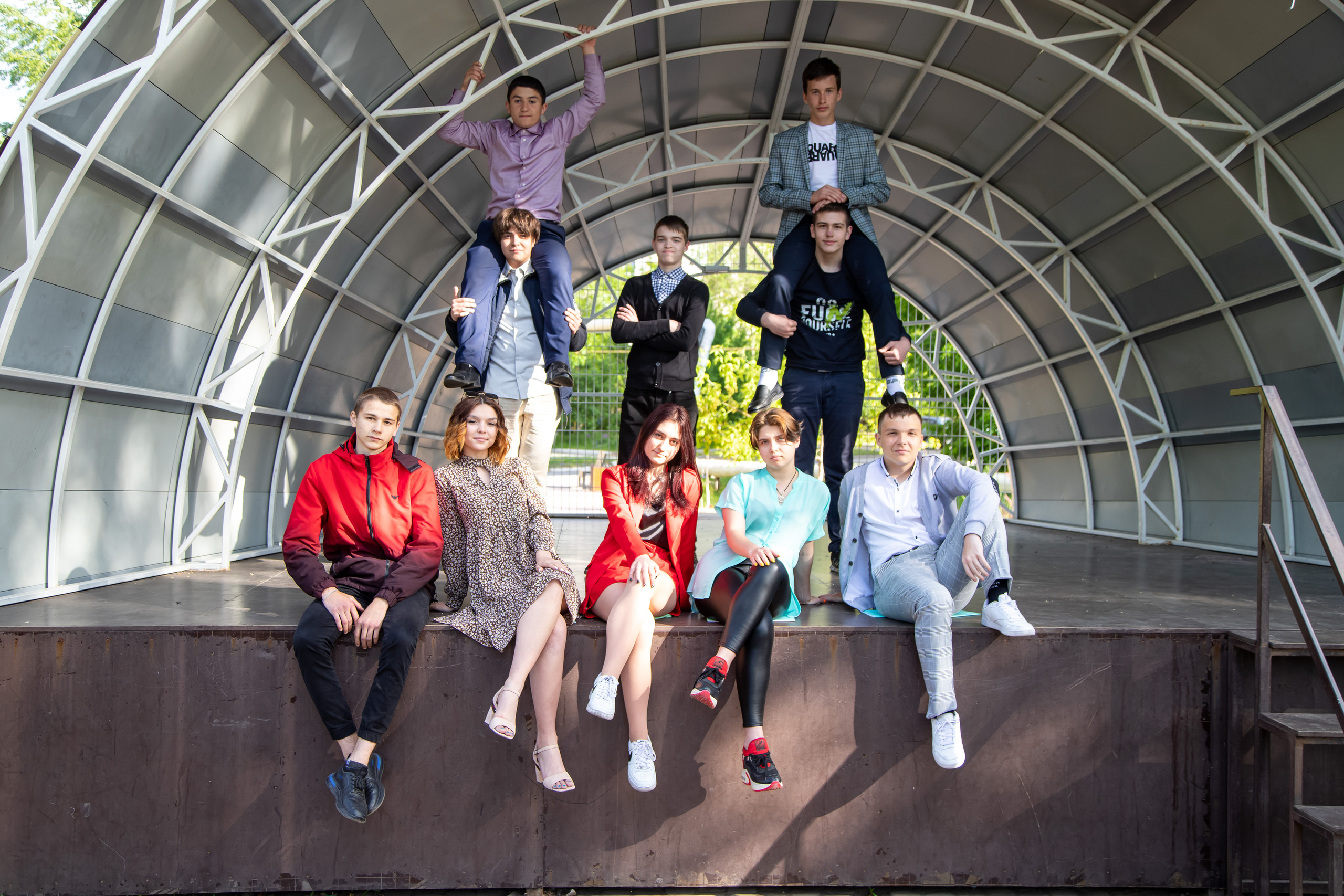 9-11 классы на улице. Выпускной альбом Шахты Ростов