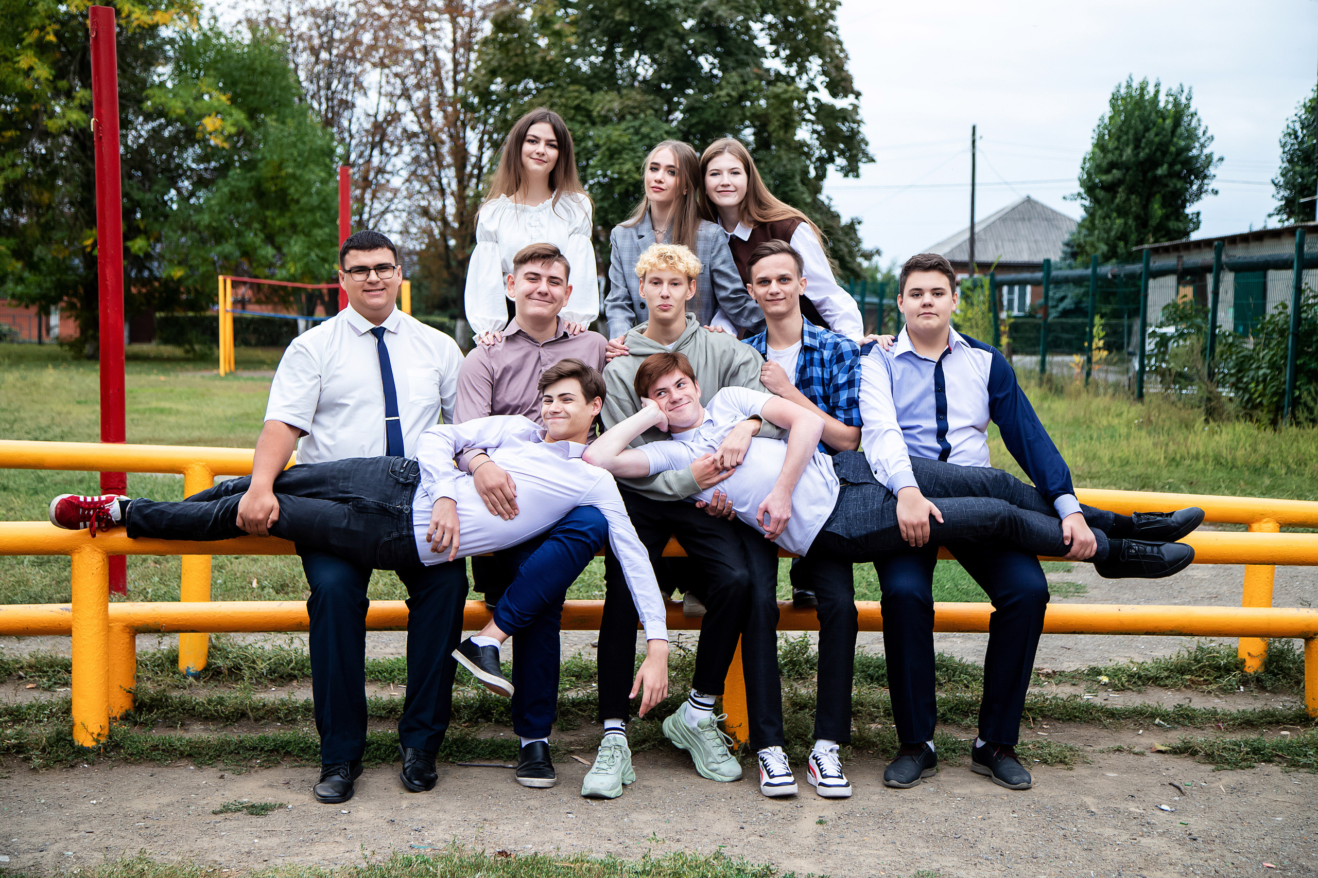 9-11 классы на улице. Выпускной альбом Шахты Ростов