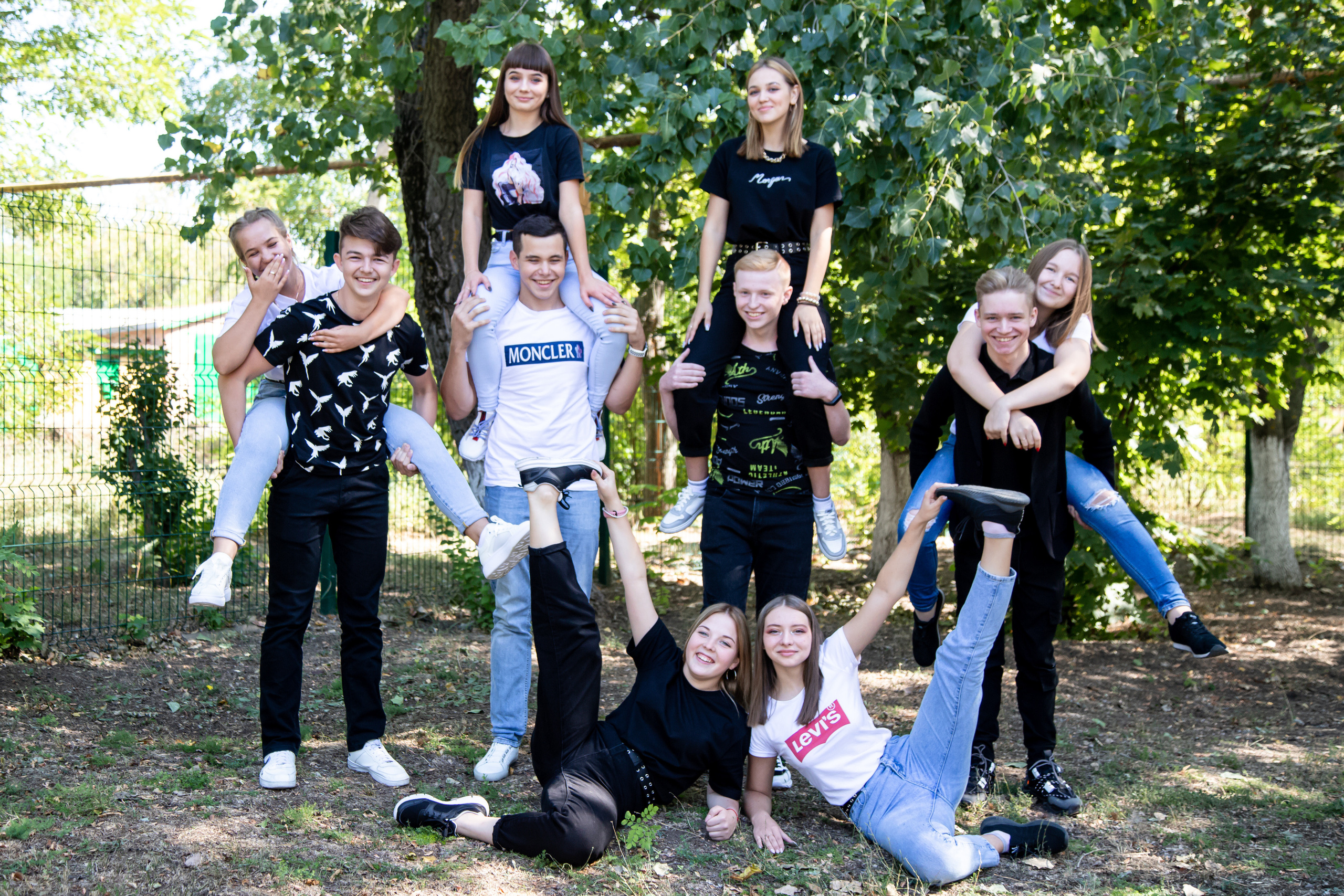 9-11 классы на улице. Выпускной альбом Шахты Ростов