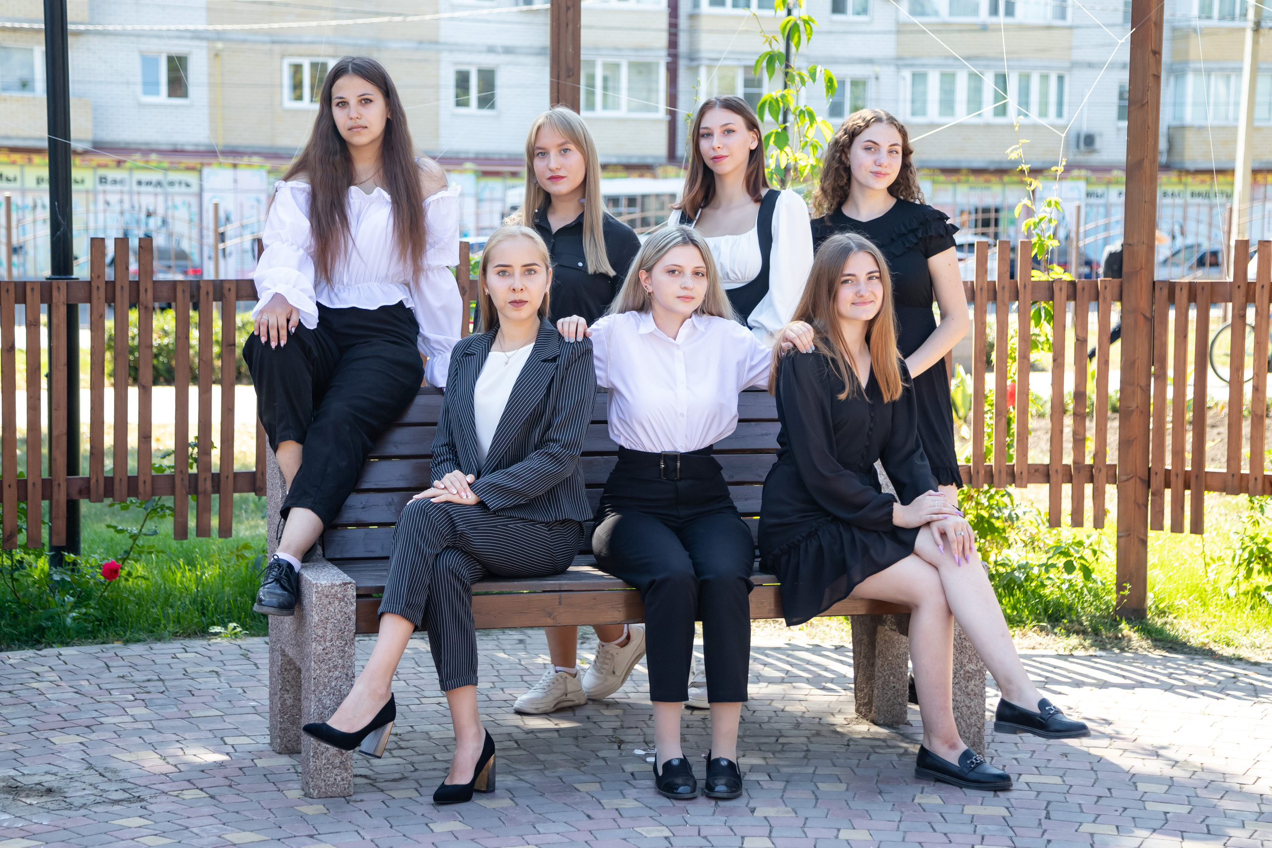 9-11 классы на улице. Выпускной альбом Шахты Ростов