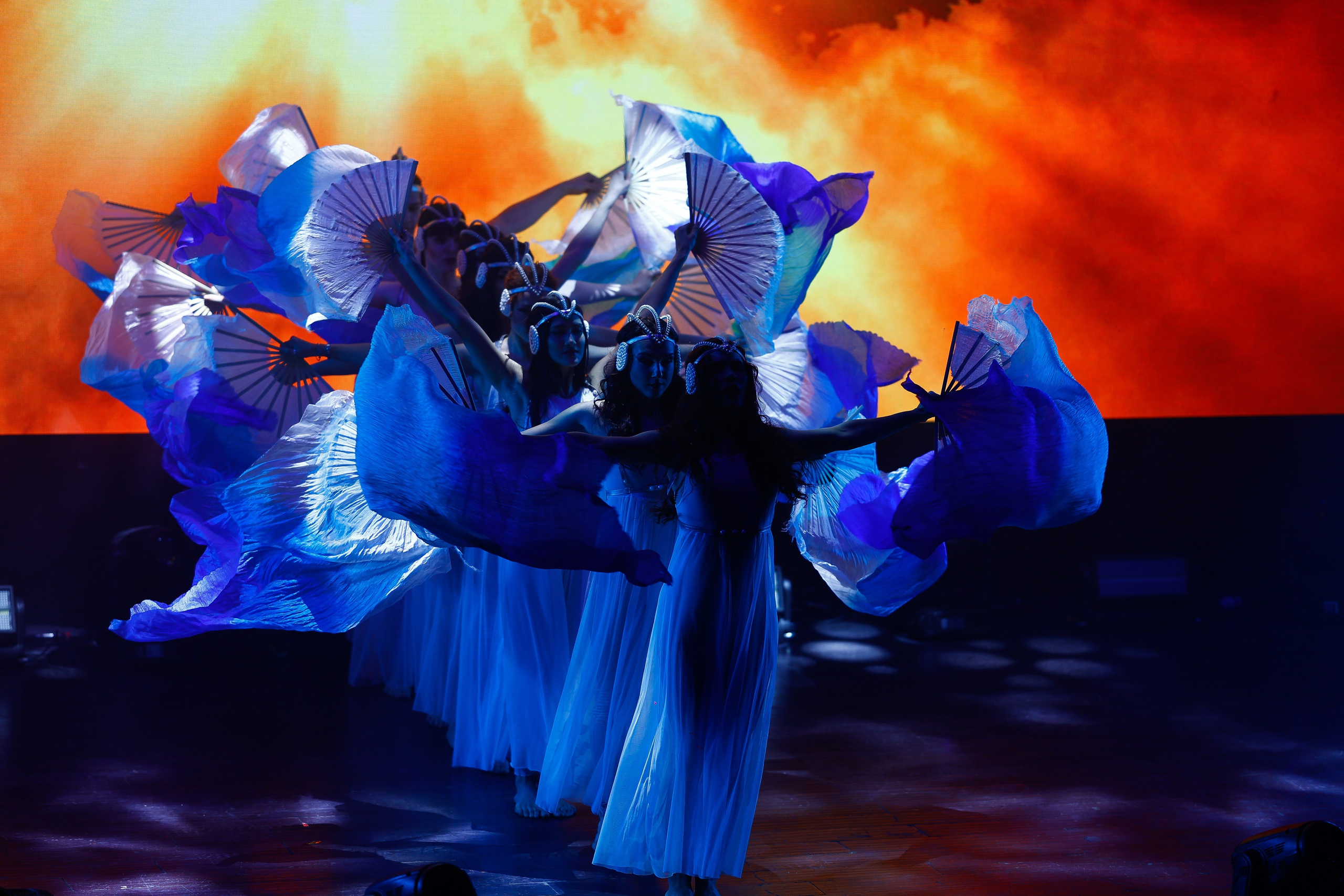 ОЛЯ БУЗОВА @ИЗВЕСТИЯ HALL