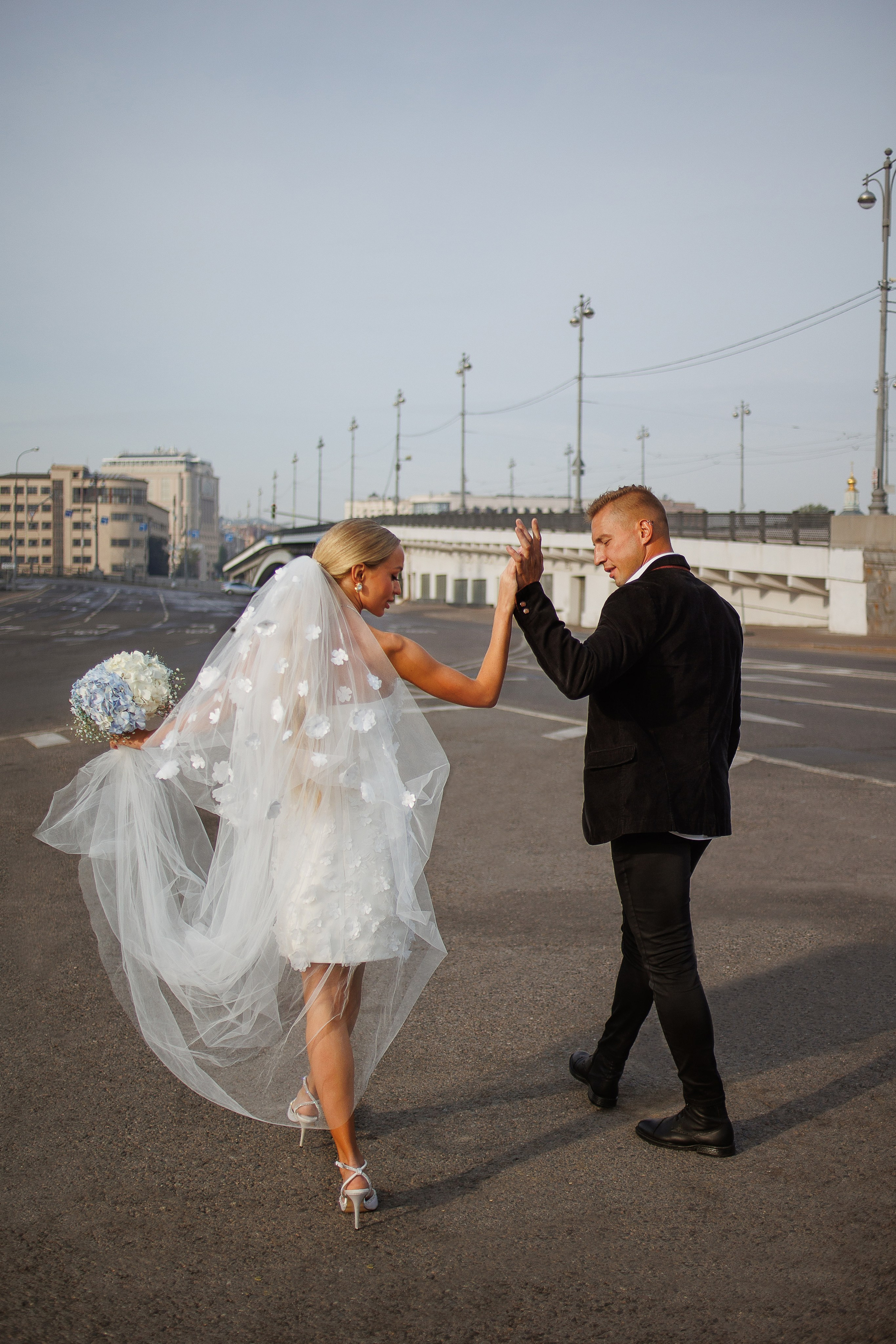 На мопеде Даша и Леша. Марковкина КрисТина