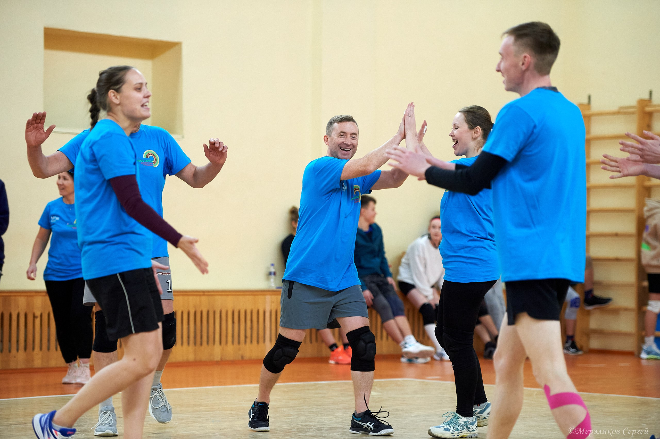 Новогодний турнир по волейболу. Ижевск. 15.12.2023. Спортивный репортажный фотограф в Ижевске Сергей Мерзляков