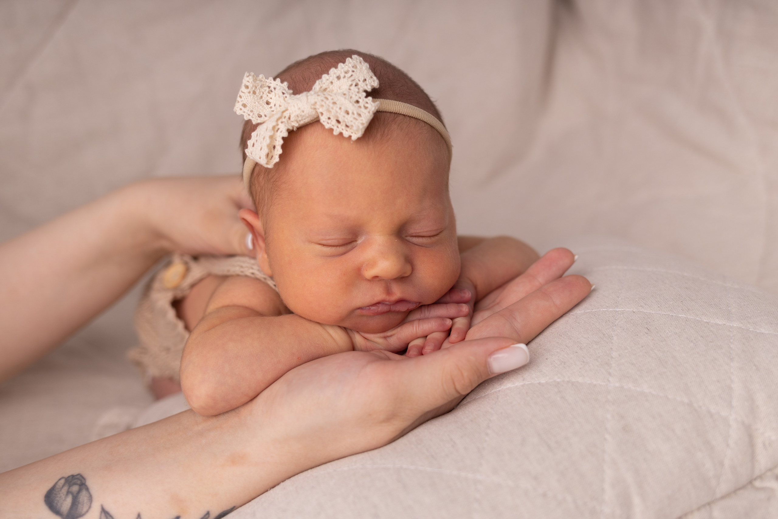 Newborn съемка в стиле Лайф. Фотограф новорожденных малышей в Омске и Омской области Эльвира Камаева