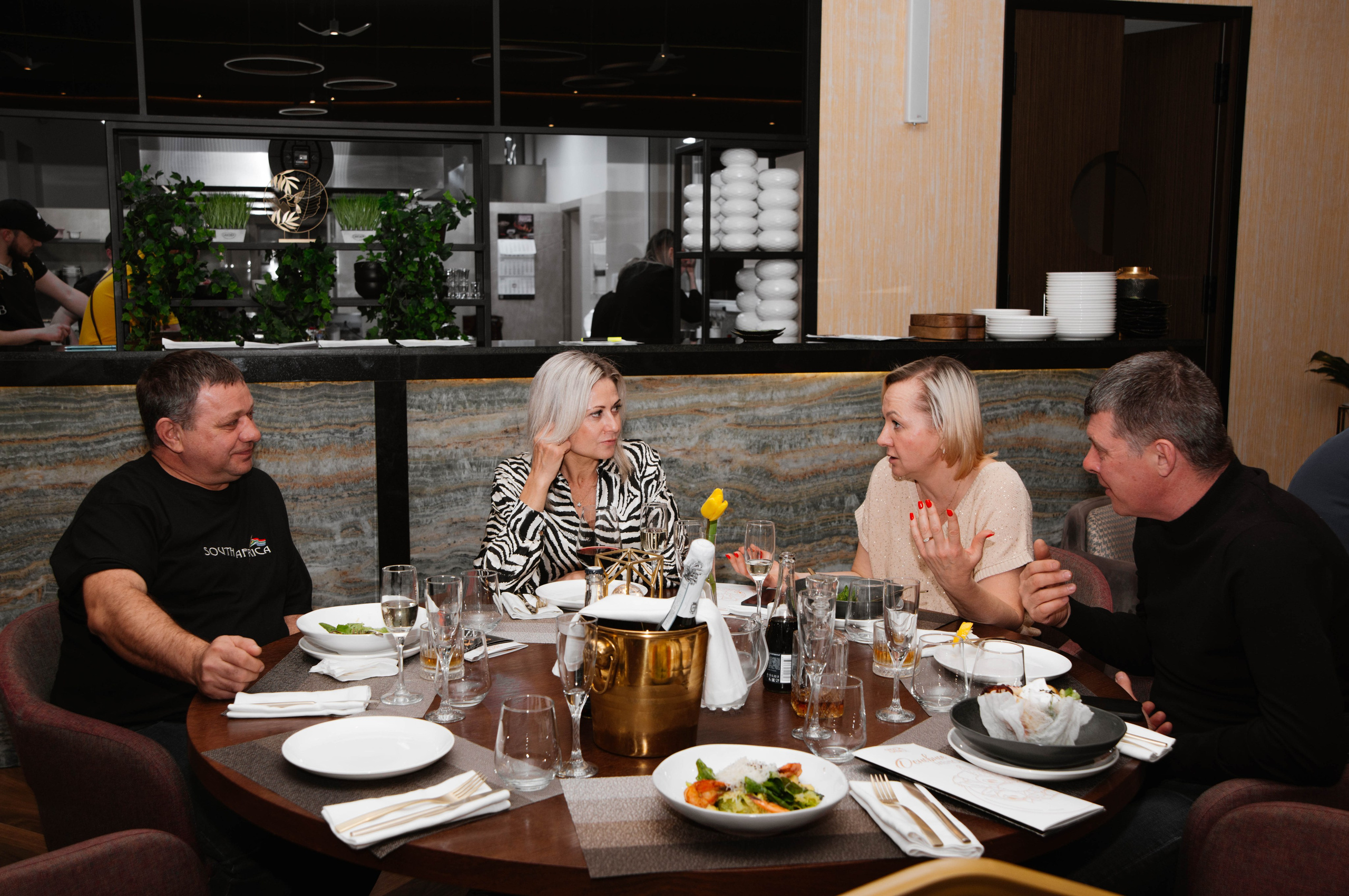 Праздник в стенах клубного пространства «Своя Среда». Ксения Glossa. Портретный и репортажный фотограф в Самаре