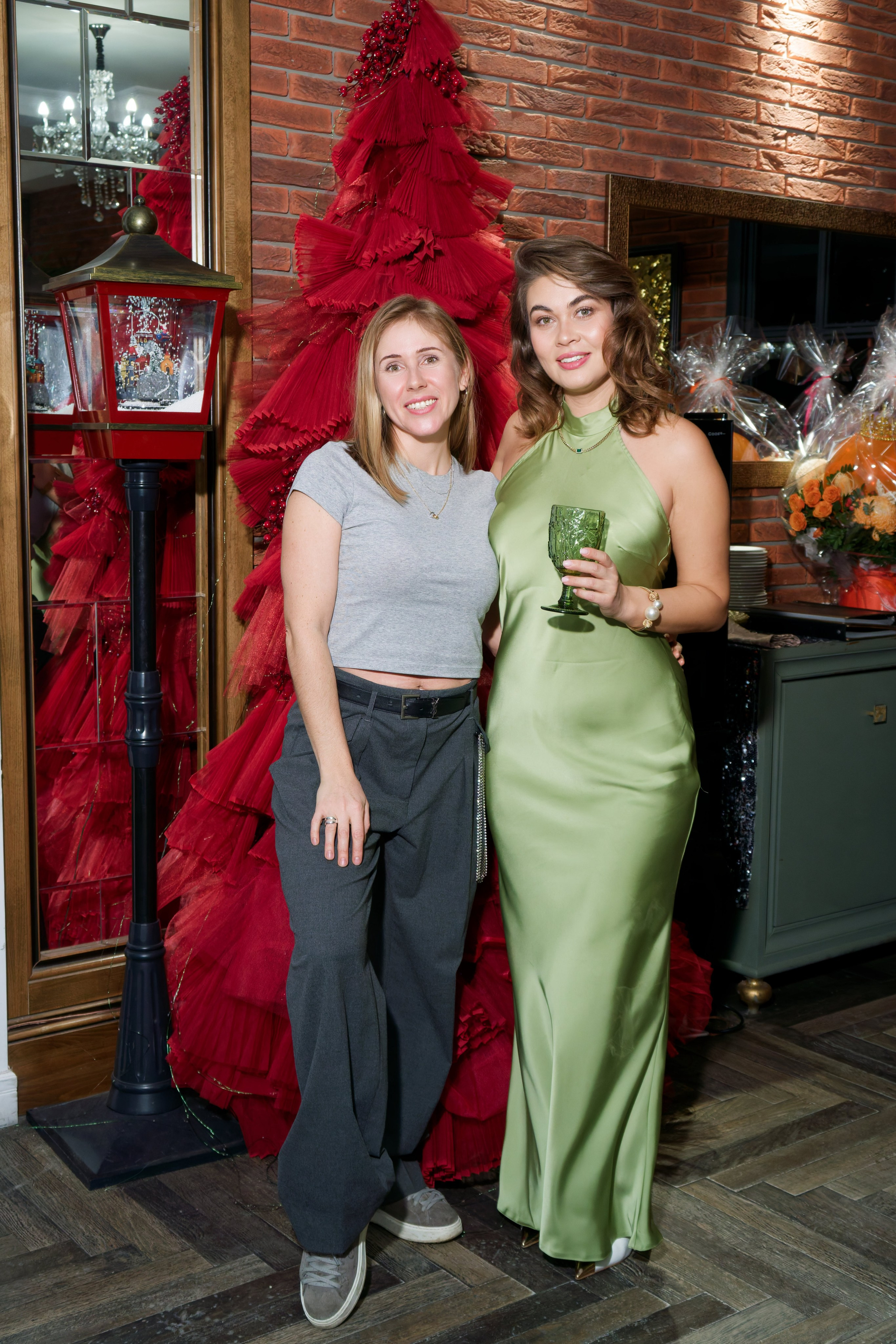 День рождения в ресторане. Репортажный, event-фотограф во Владивостоке