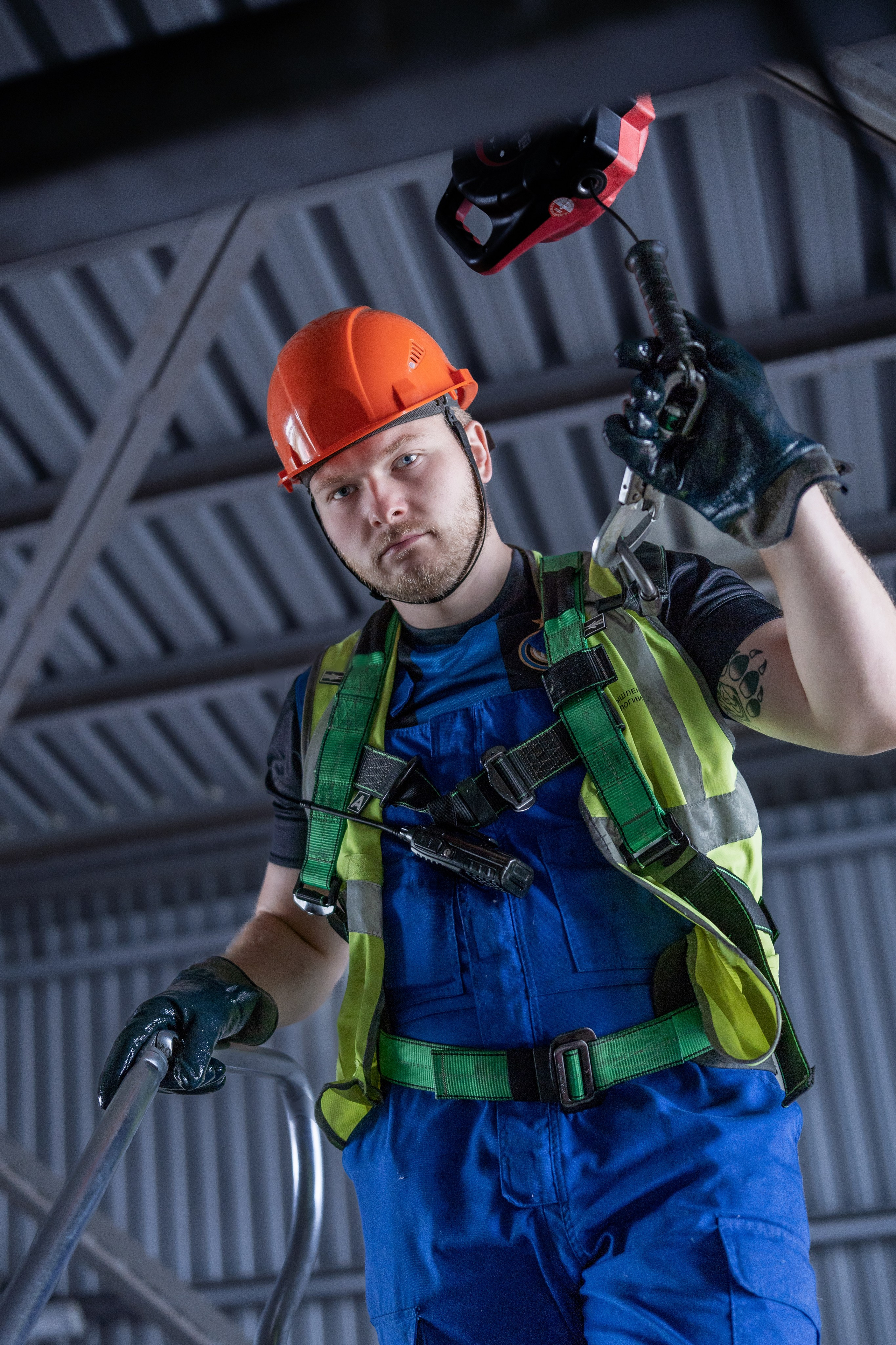 Фотографии сотрудников в офисах, на производстве и в студии