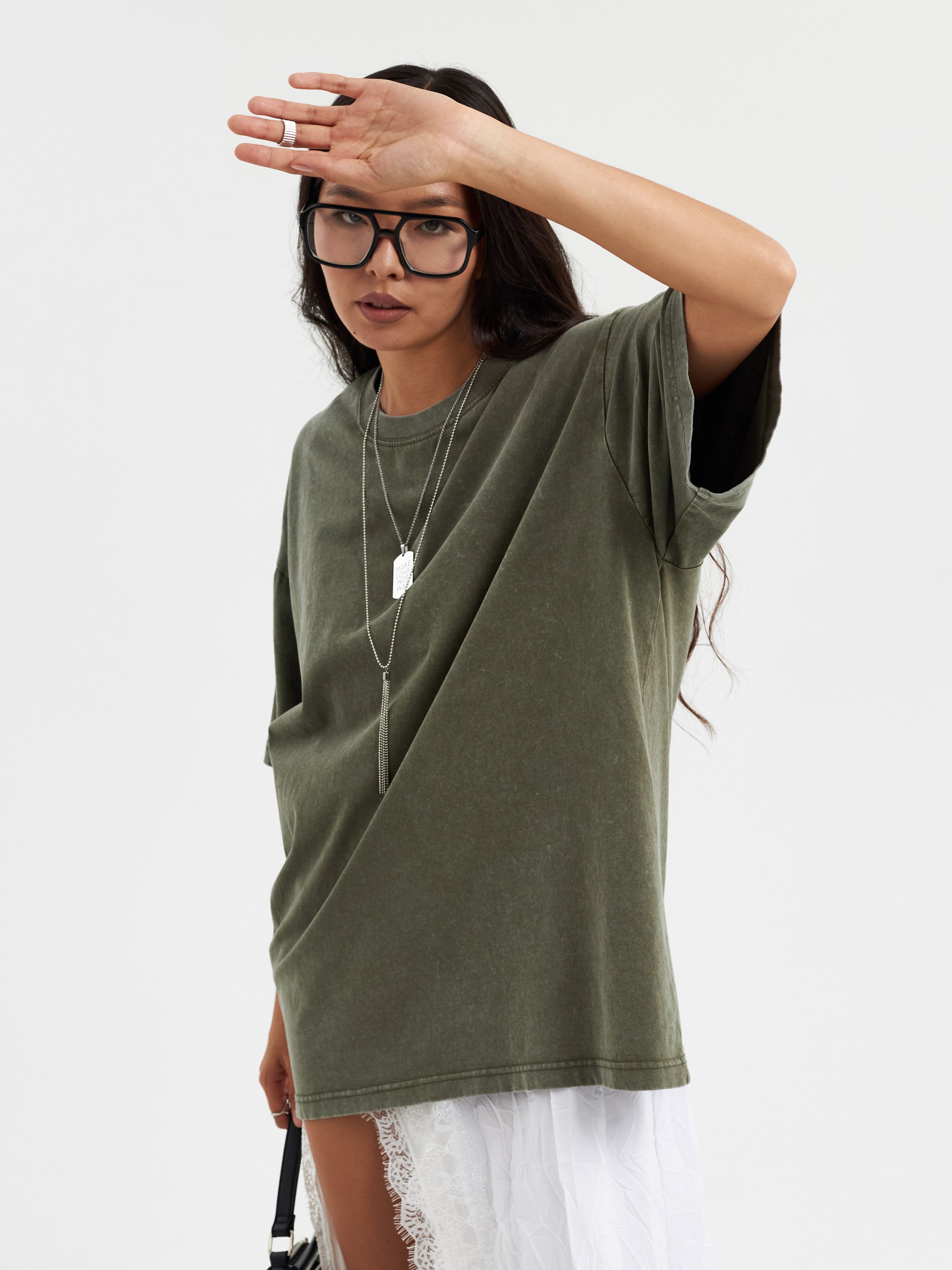 Фотосъемка футболок варенок Екатеринбург Wildberries ВБ Ozon Озон фотосессия одежды Екб заказать цена фотосъемка товара WB тай дай Екб. Фотограф Екатеринбург Анастасия Жерновская | Маркетплейсы и нейрофото