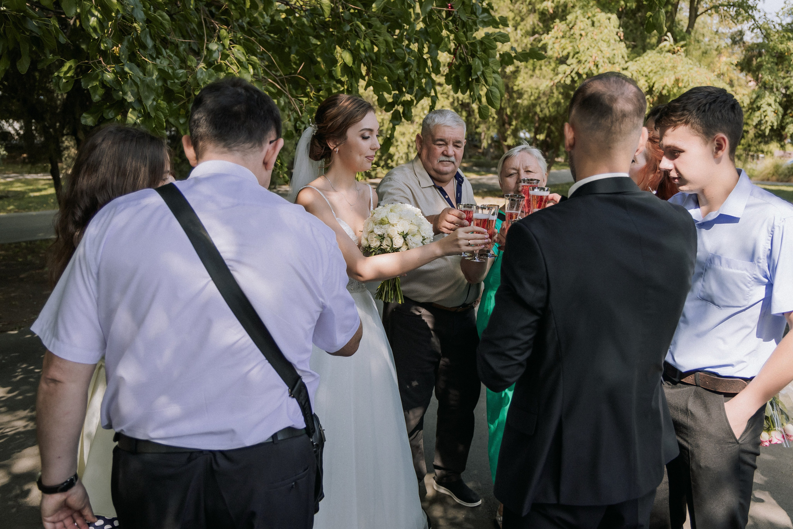 Свадебная прогулка Екатерины и Евгения. Свадебная фотография. Арина Рубах