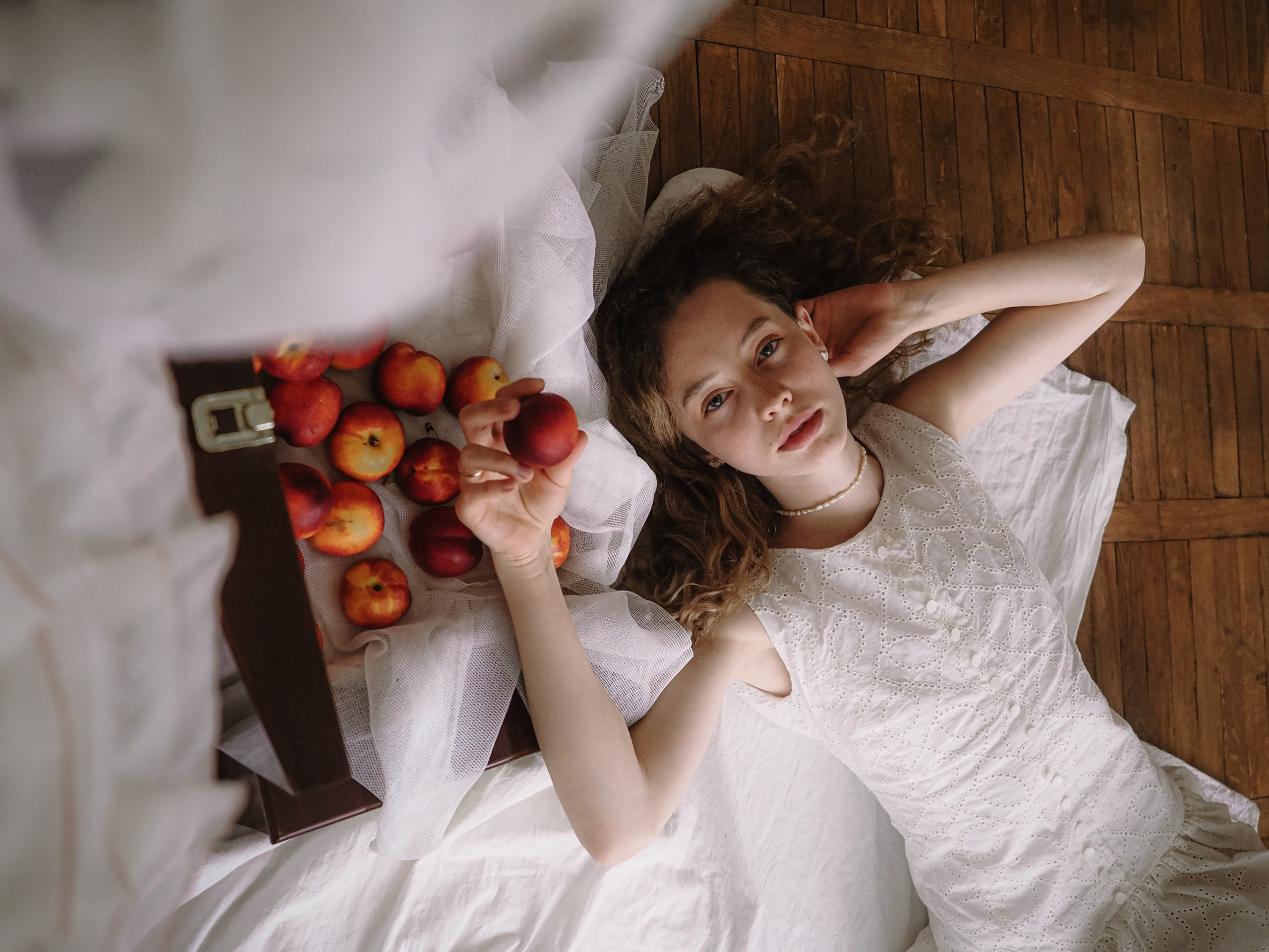 Утро и аромат персиков. Фотограф Рязань. Семейный Свадебный фотограф