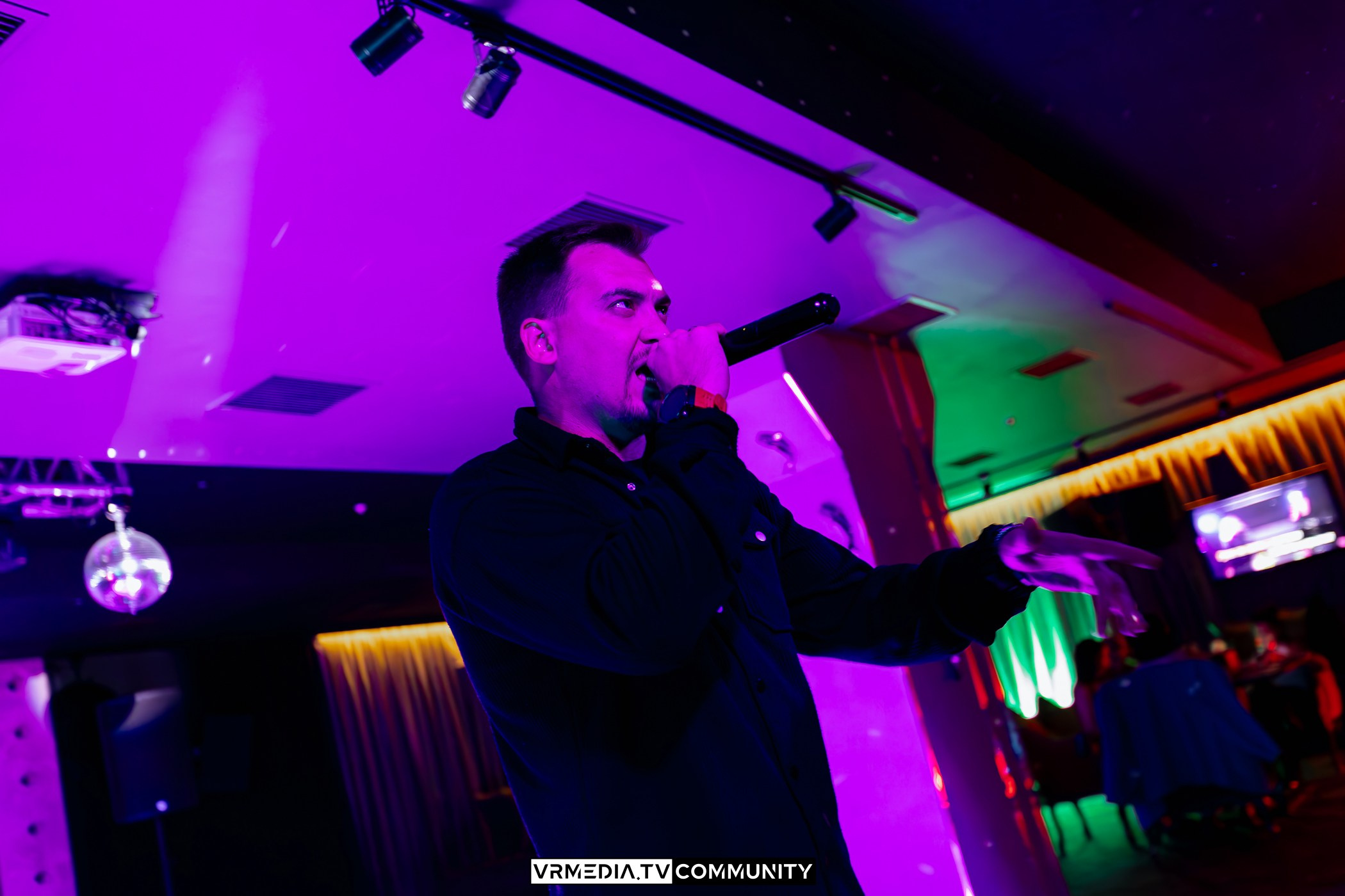 Караоке-бар «Volna»: Friends day или день дружбана