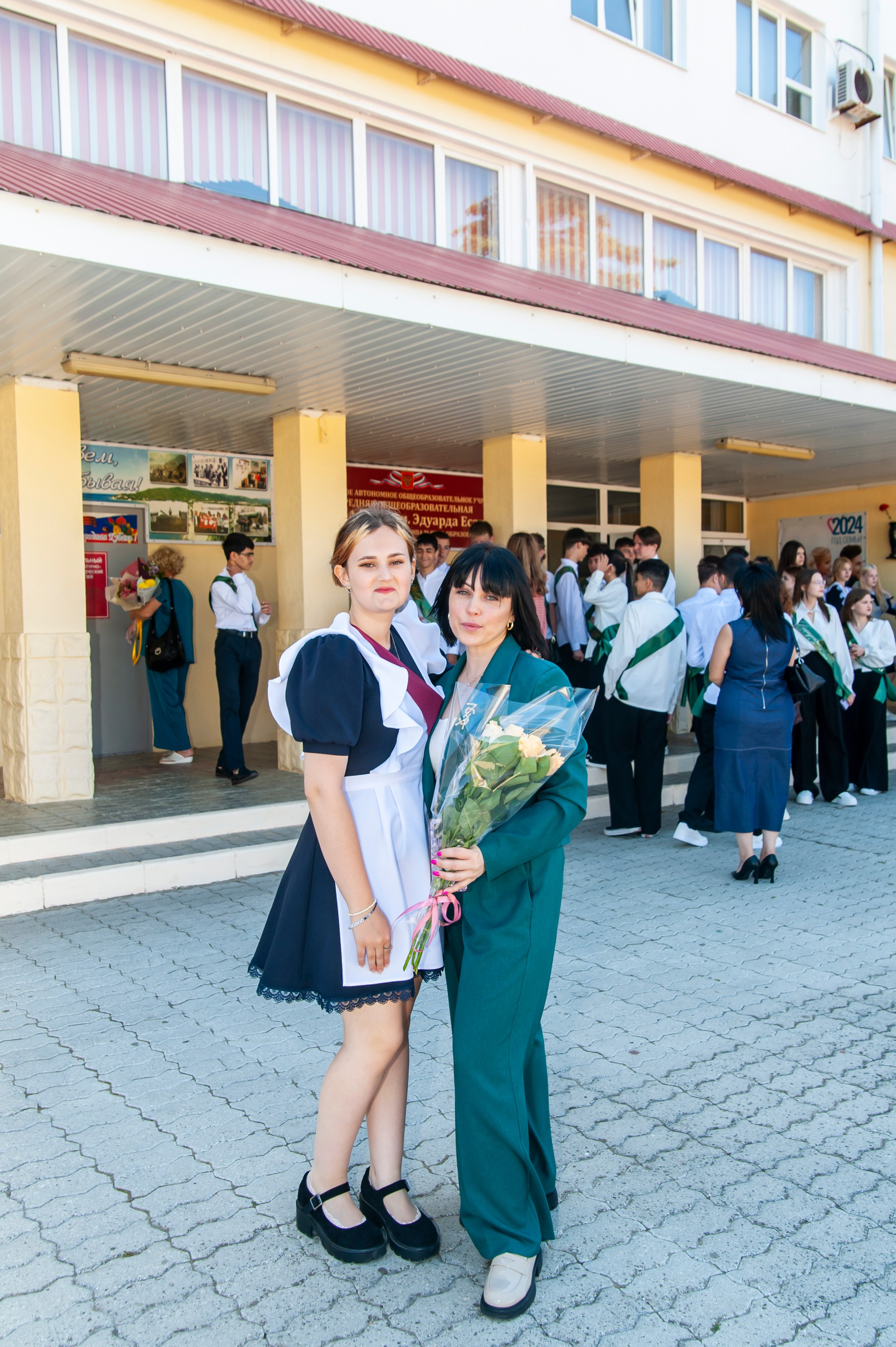 Последний Звонок МАОУ СОШ № 17 им. Эдуарда Есаяна — Архипо-Осиповка. Свадебный и семейный фотограф Денис Лукьянов в Краснодаре, Краснодарском крае и Республике Крым