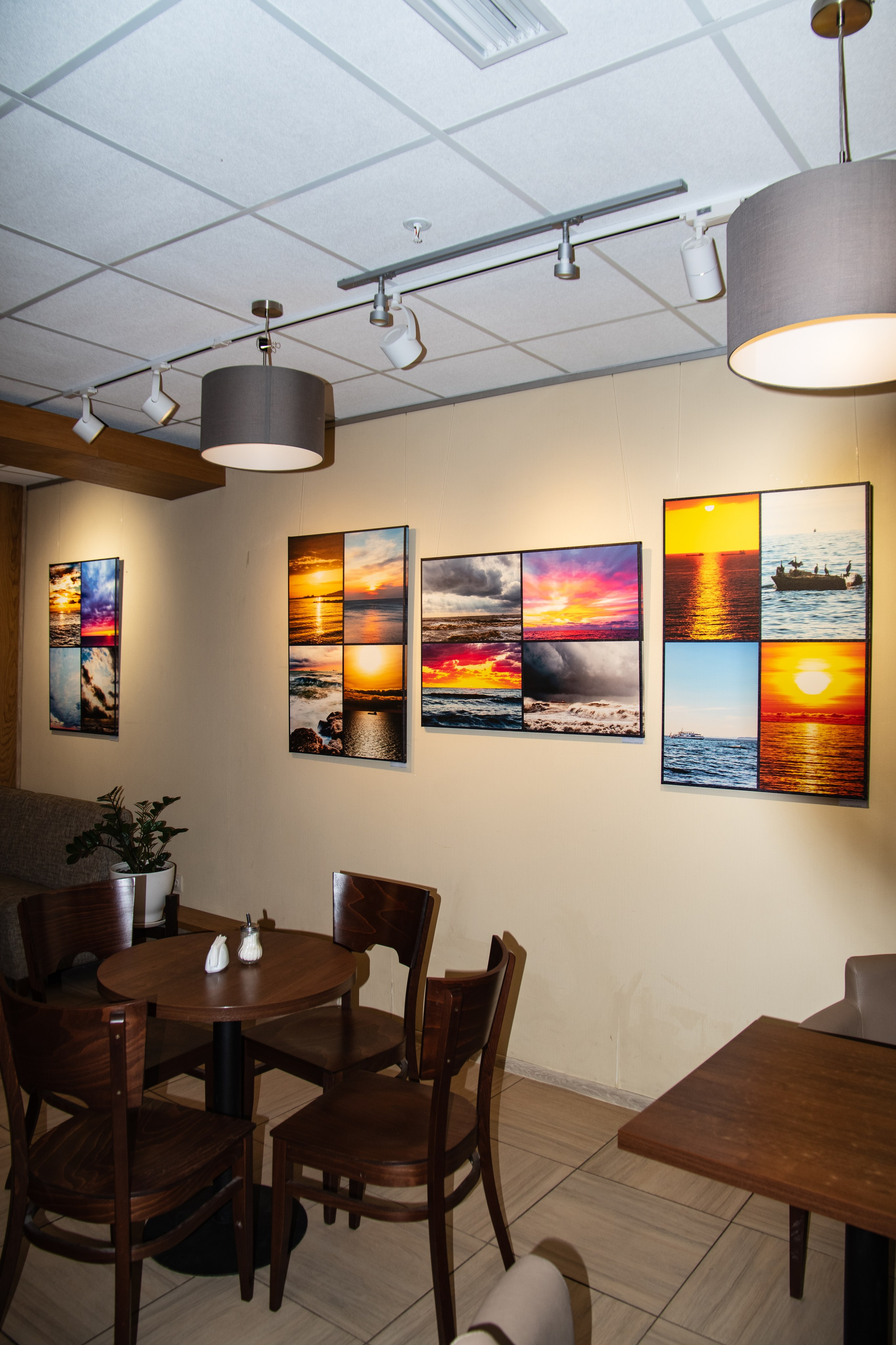 Фотовыставка в Доме книги Абракнигабра (Тверь). Фотограф — оформитель. Москва — Тверь