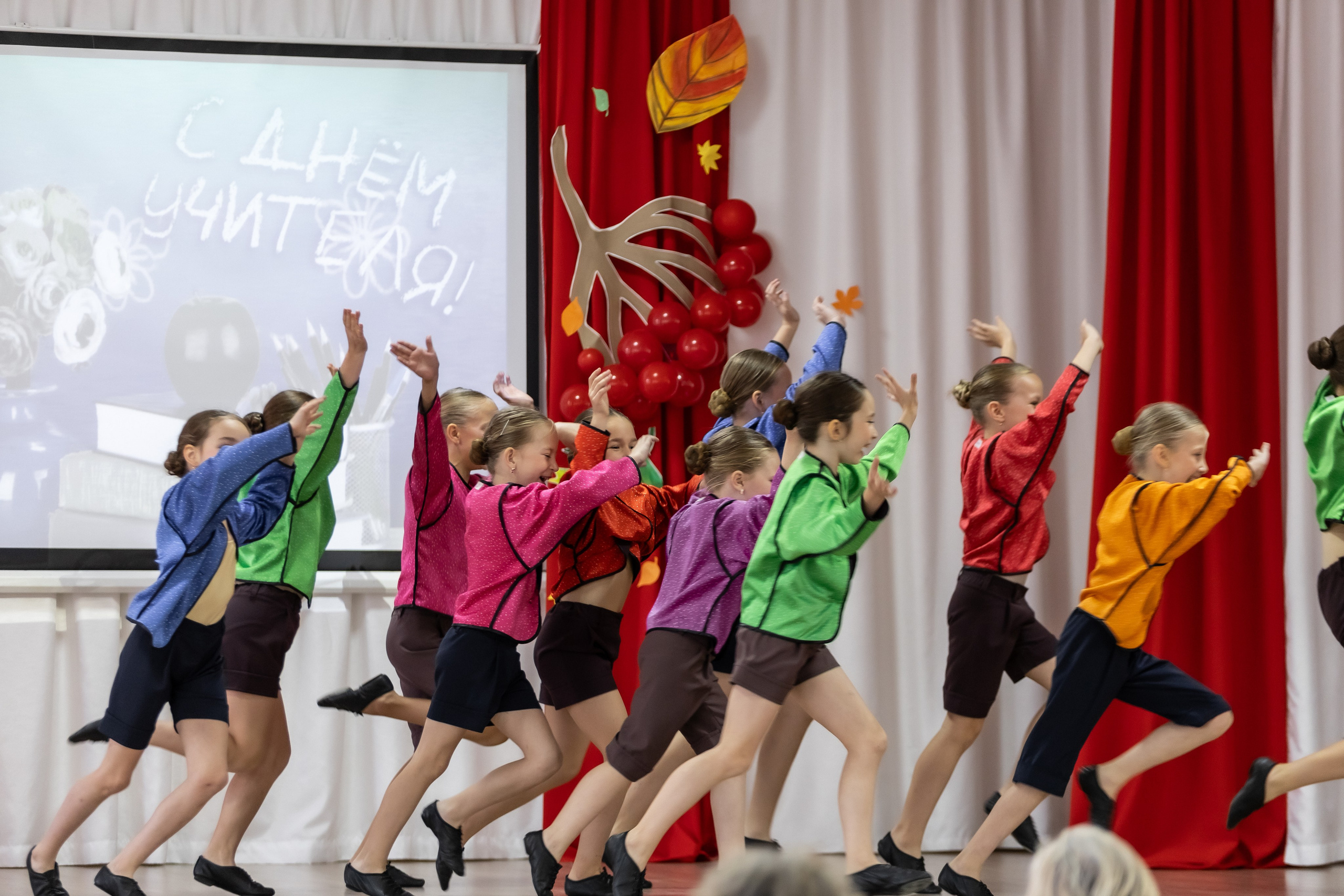 День учителя. Школа 31. Октябрь 2024. Свадебный и Семейный фотограф г. Ижевск Гульназ Солдатова. Гульназ фото