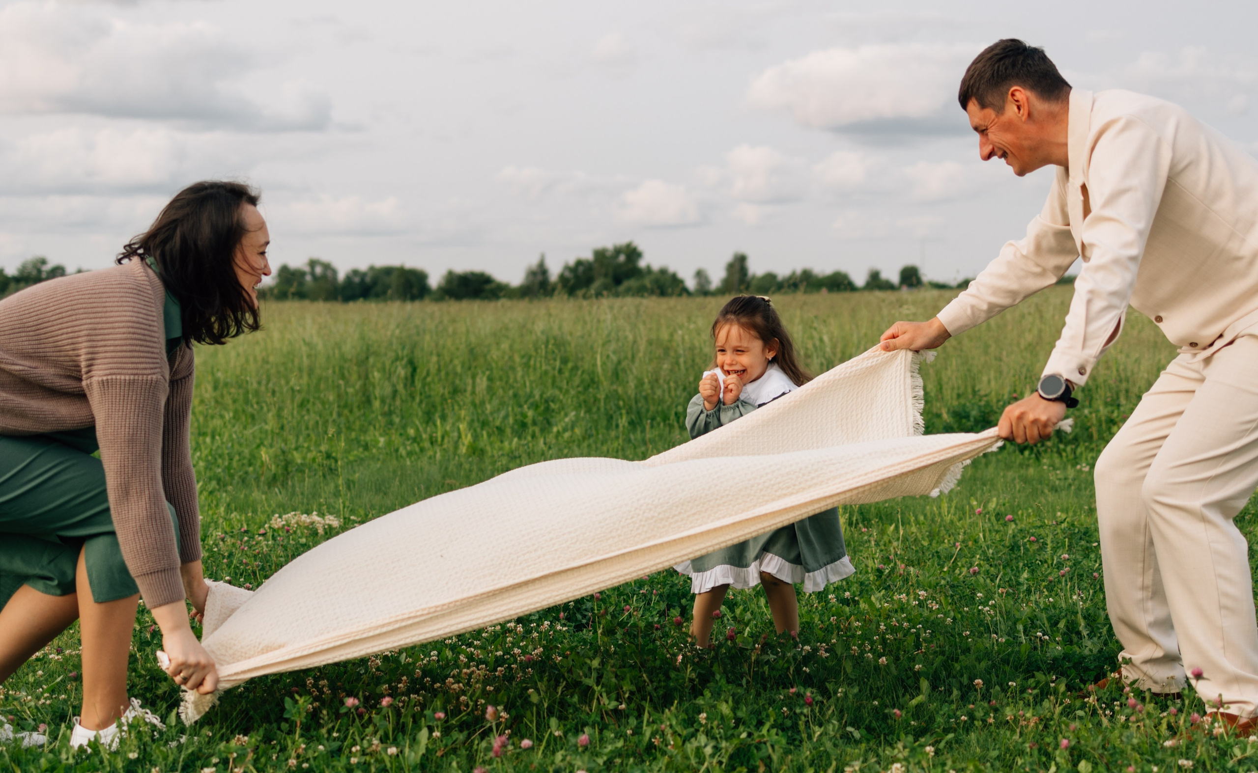 Анна, Марчелло, Настенька и Влада в поле. Фотограф Москва Светлана Кирюшина