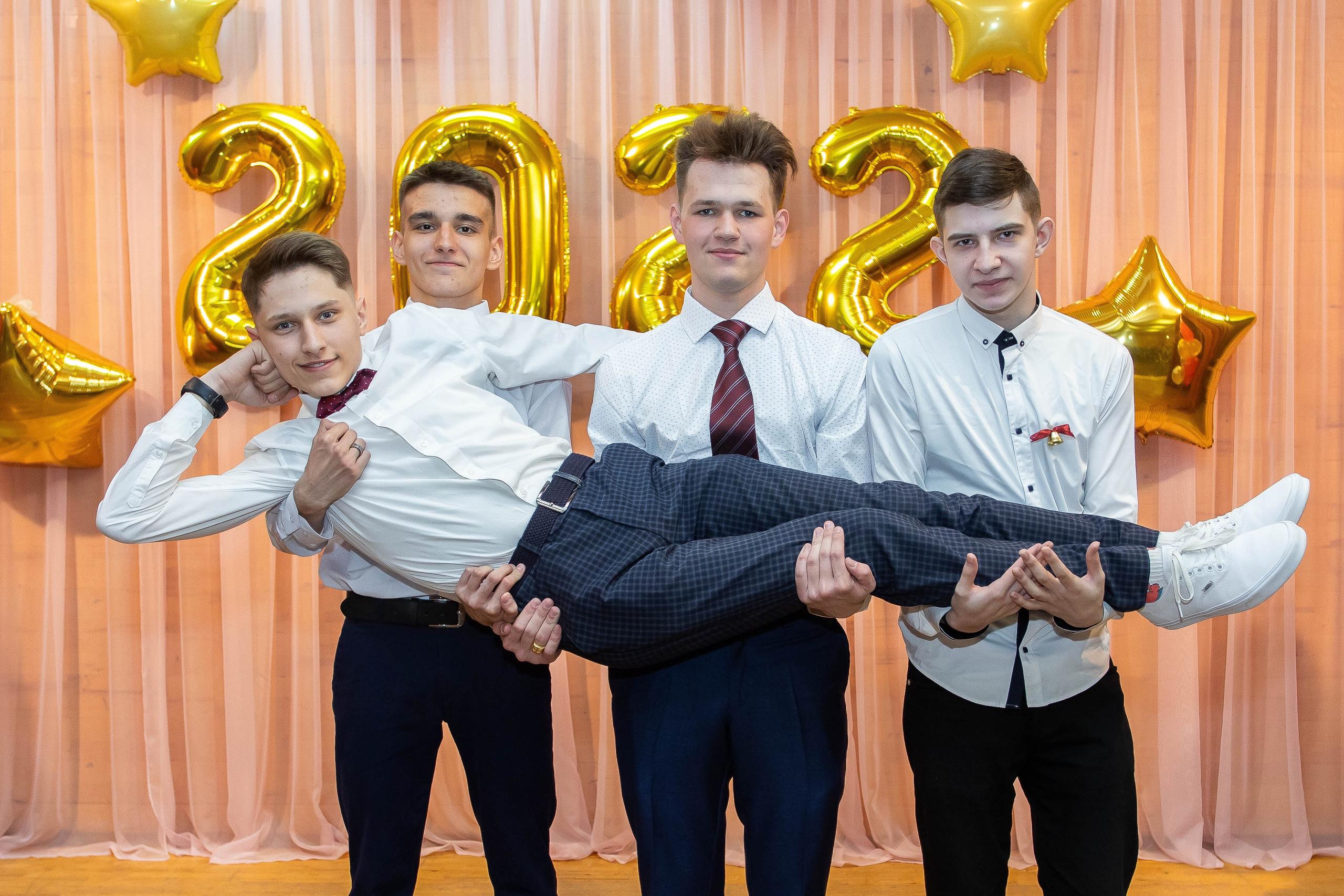 Сюжетные фотографии. Выпускные альбомы и фильмы