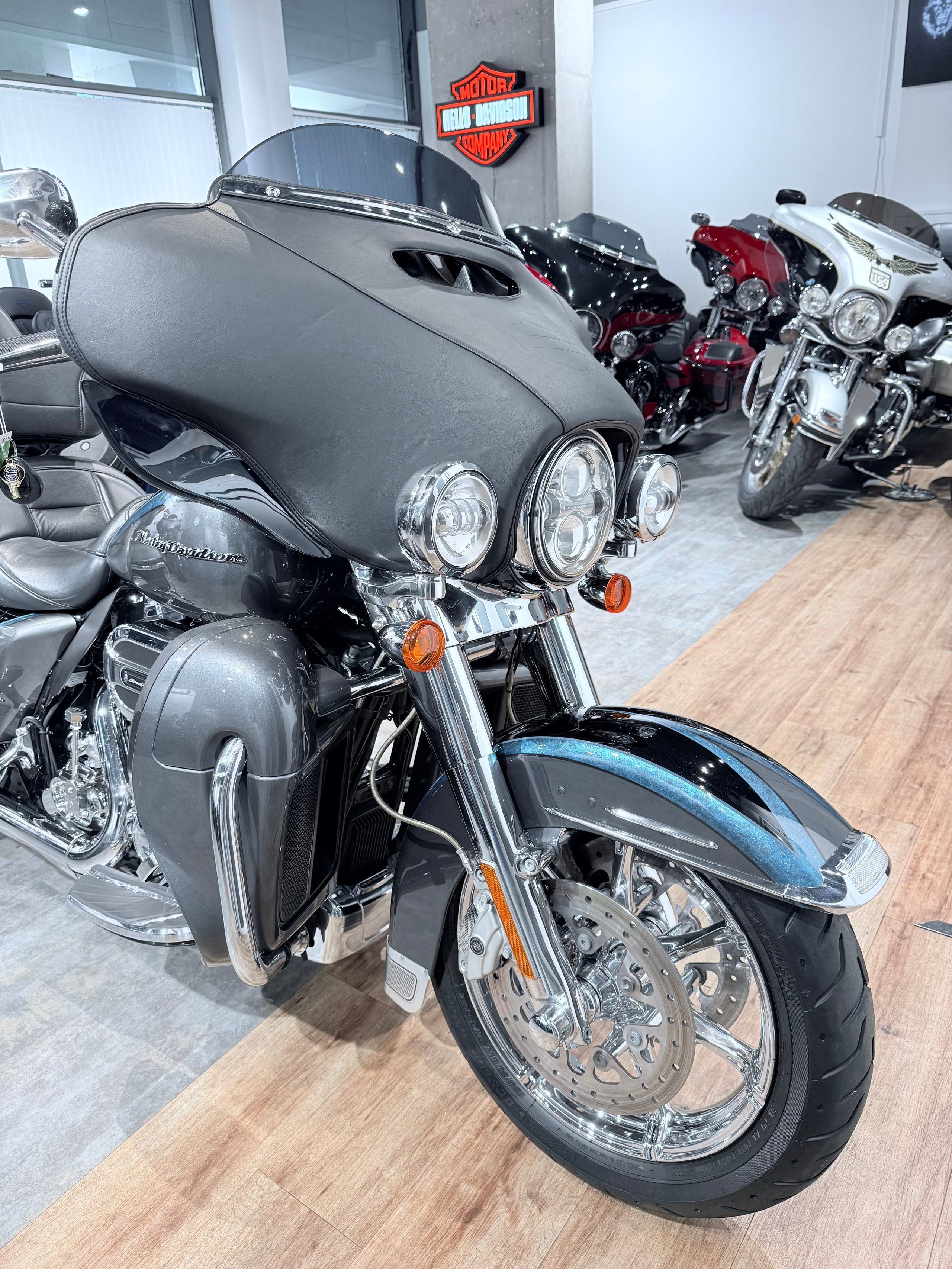 2015 CVO Limited (Carbon Charcoal). Hello Davidson, Москва. Только хорошие мотоциклы…