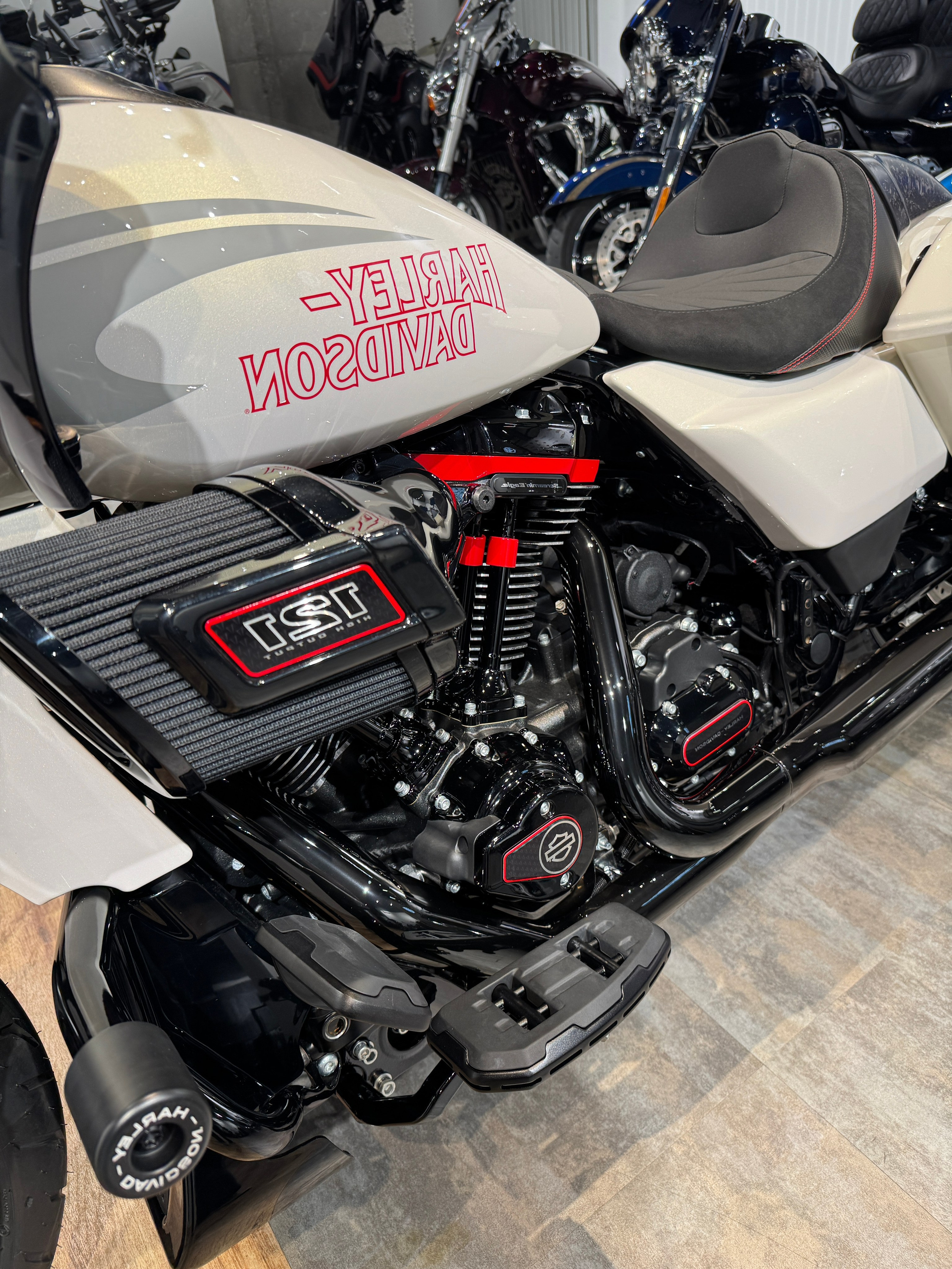 Мотоциклы Harley-Davidson 2024 CVO Road Glide ST 121 (Touring)  — купить мотоцикл. Hello Davidson, Москва. Только хорошие мотоциклы…