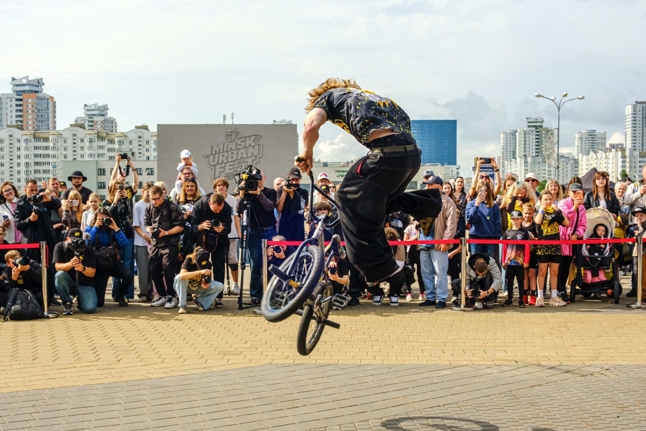 Urban Fest. Https://www.instagram.com/paparrazzio