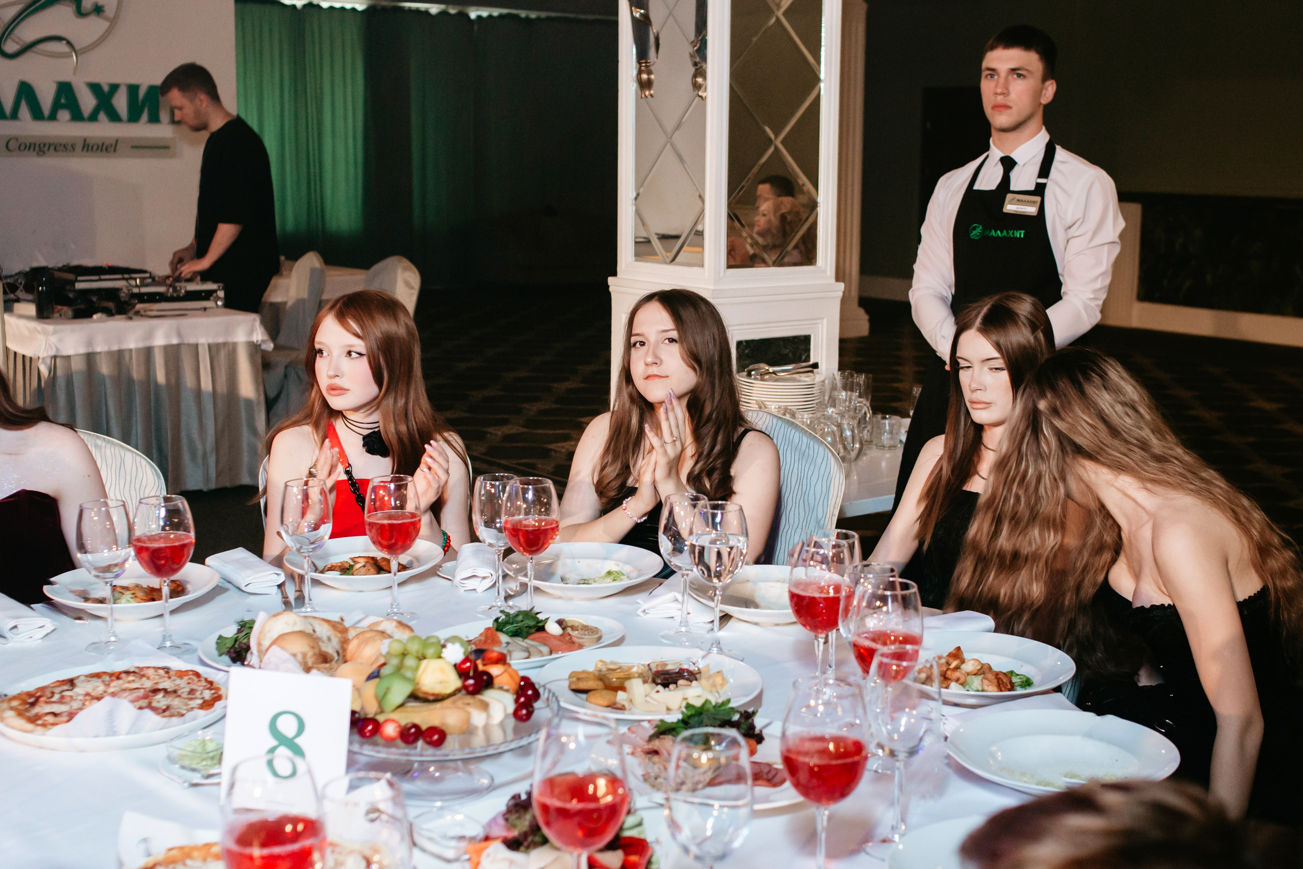 Выпускной 2025 (9класс) 124 школа. Фотограф в Челябинске Ополихина Анна