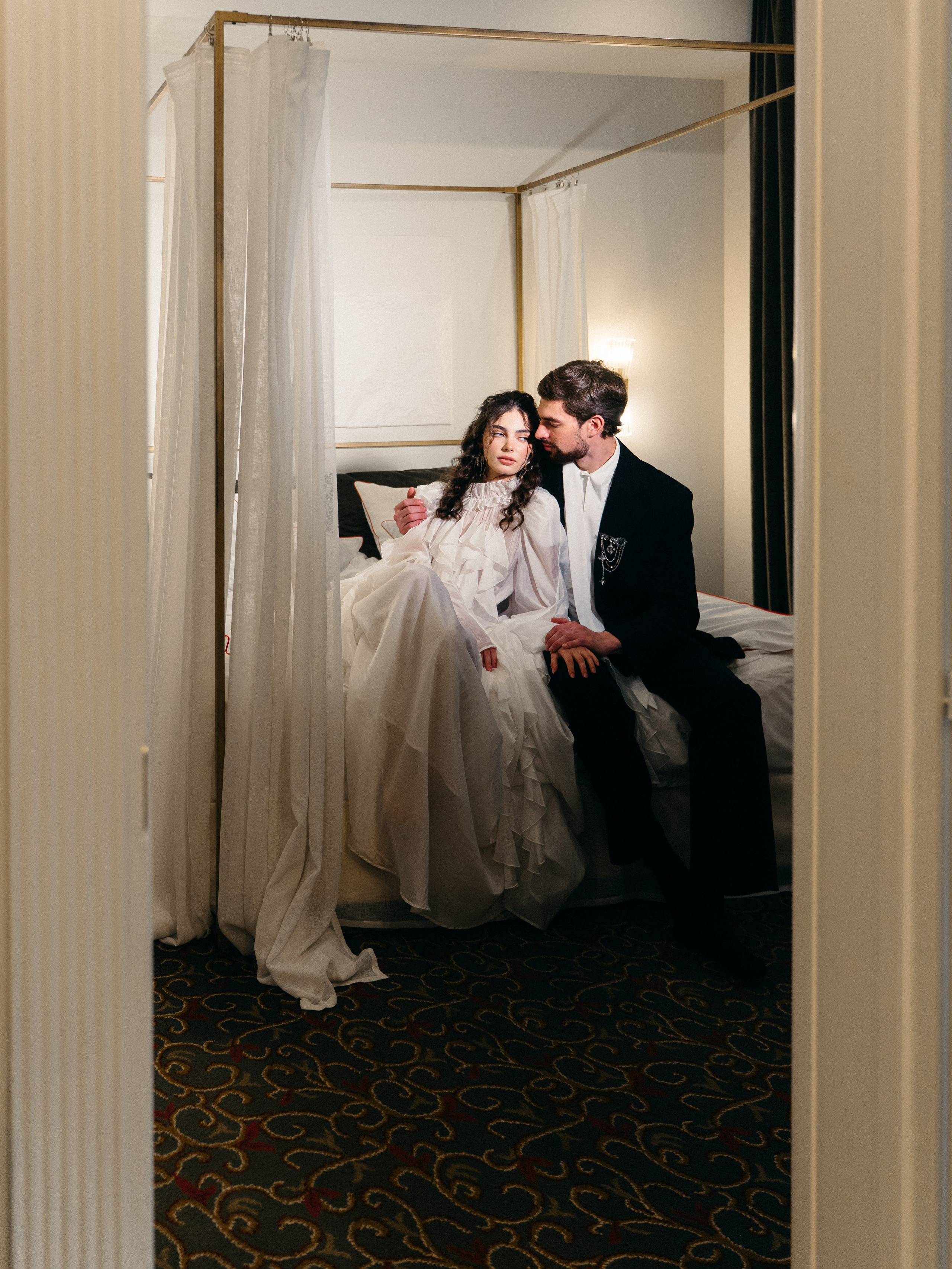 Тимур и Гала | Marco Polo hotel white. Фотограф Вероника Балабанова, Москва