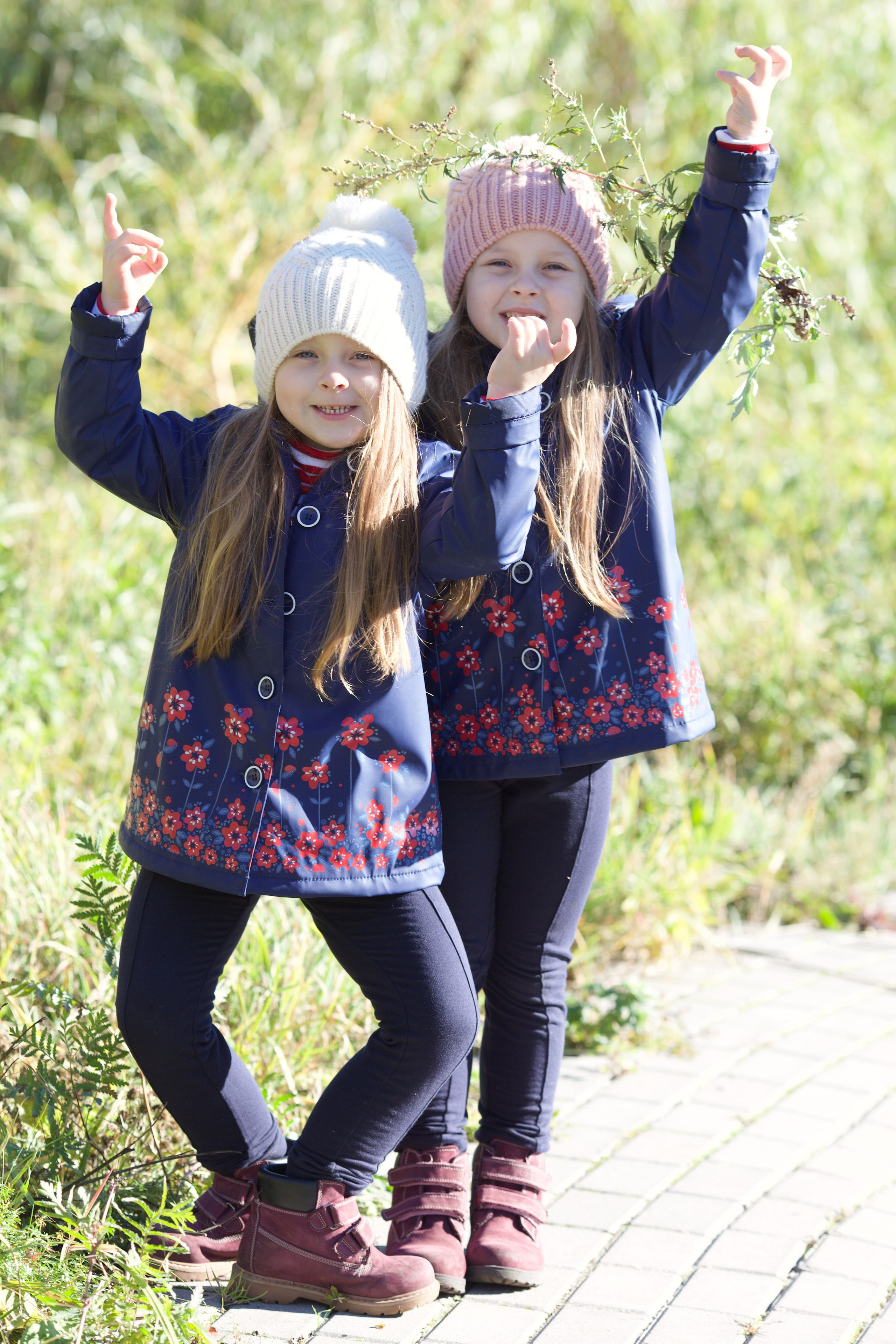 Фотосессия близняшек осенью. Школьные выпускные альбомы в Москве Марина Николаева