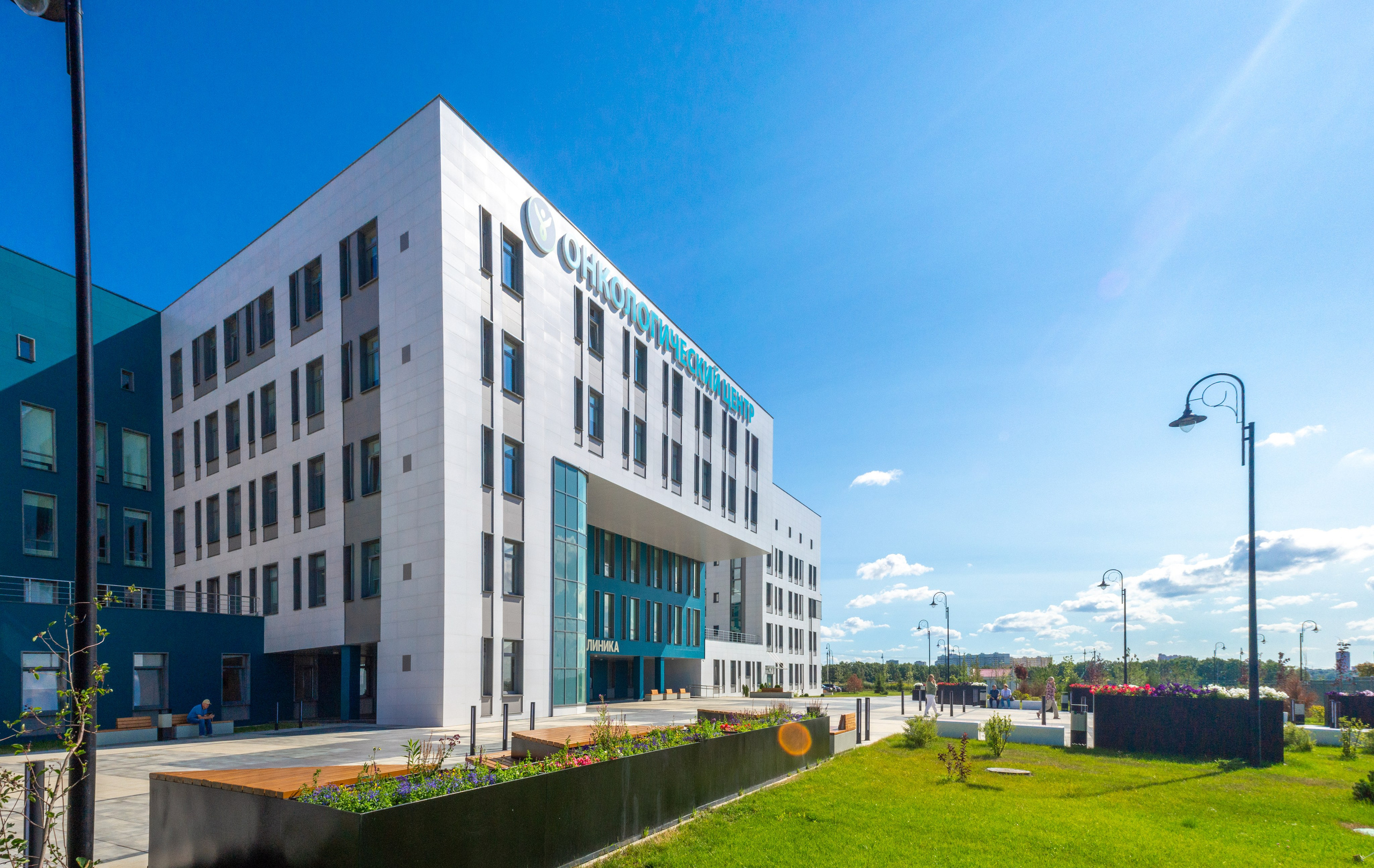 Тульская областная онкологическая больница (лето-цветы, NIKON D3100 35 мм F1,8)). Фотограф в Туле Крупский АнДРей. Фотостудия «КАДР71» в Туле