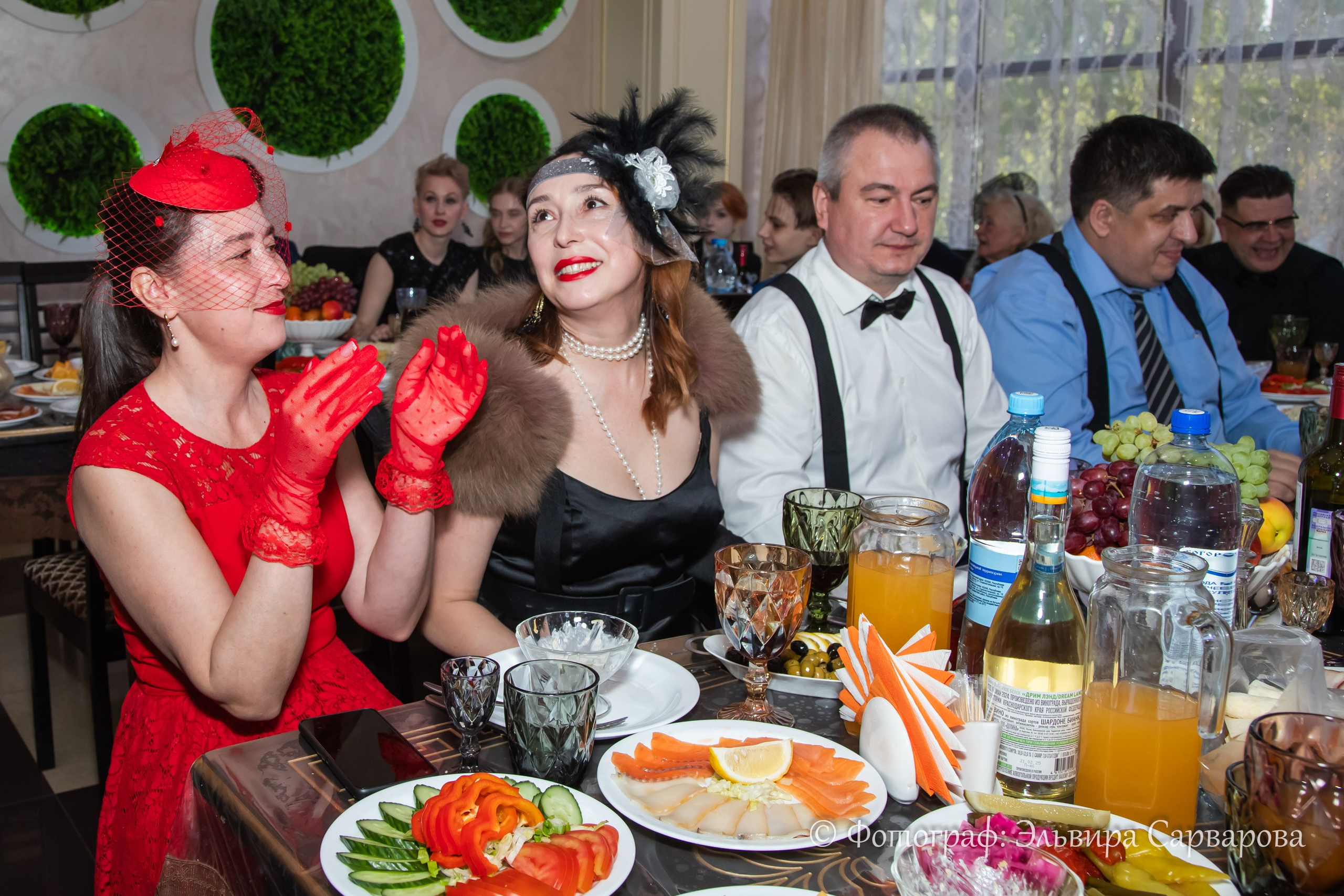 Гангстерская вечеринка в стиле 1920-х. Репортажный Фотограф