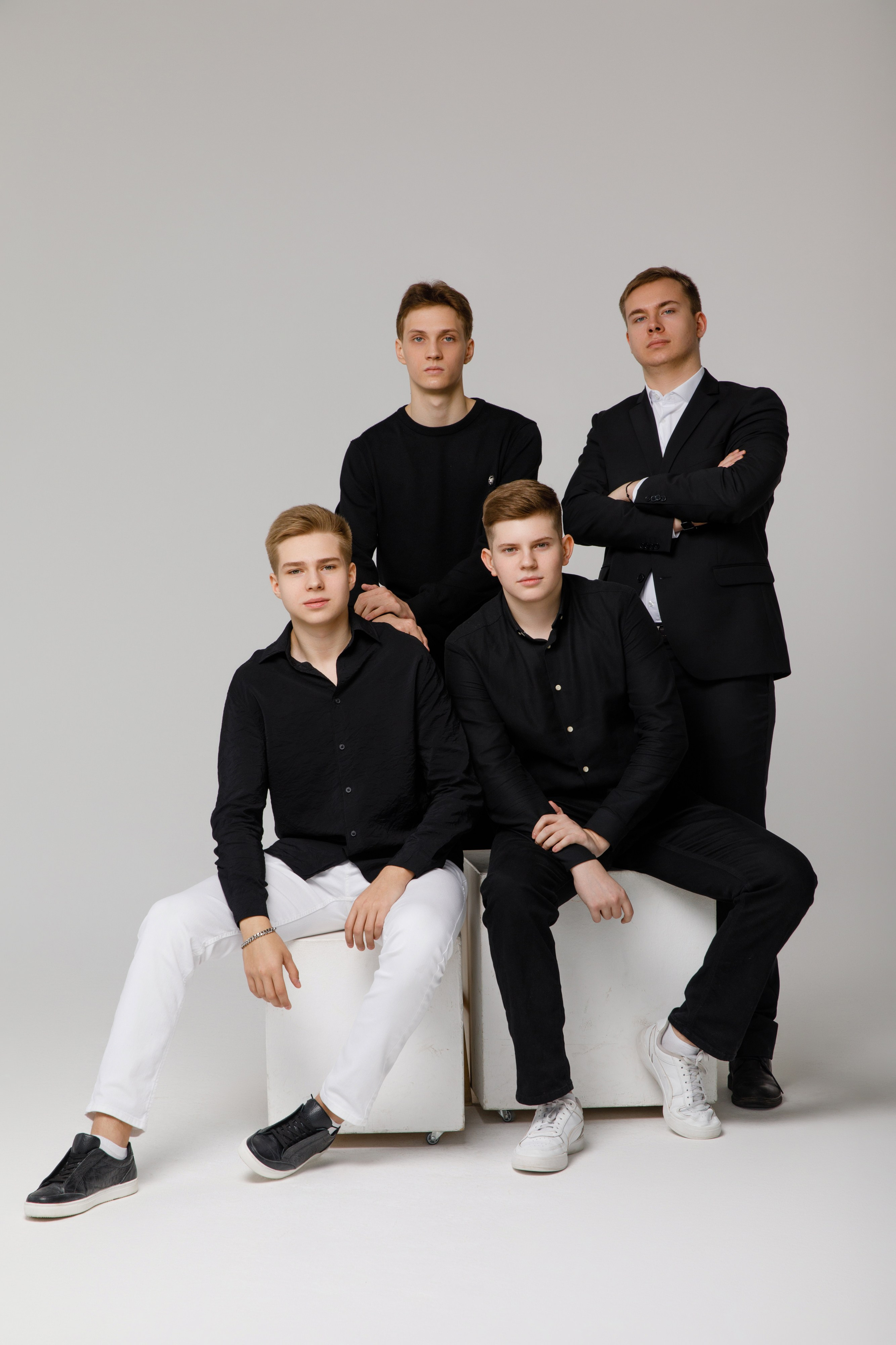 ДЛЯ 9-11 КЛАССОВ. Выпускные альбомы в Москве FOTOVMESTE