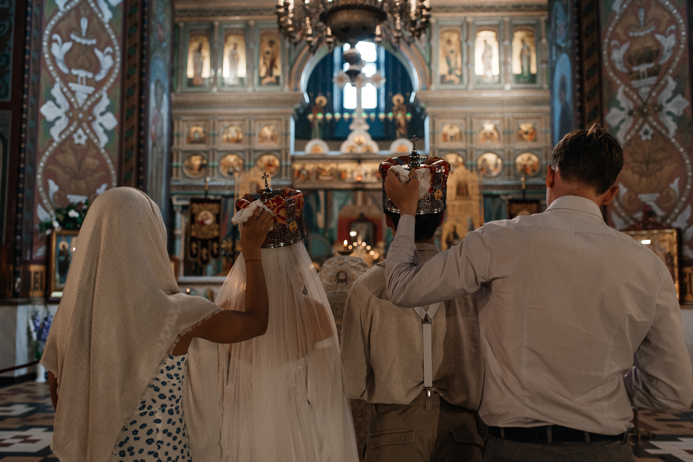 фотограф на венчание, венчание в Петергофском соборе святых апостолов Петра и Павла