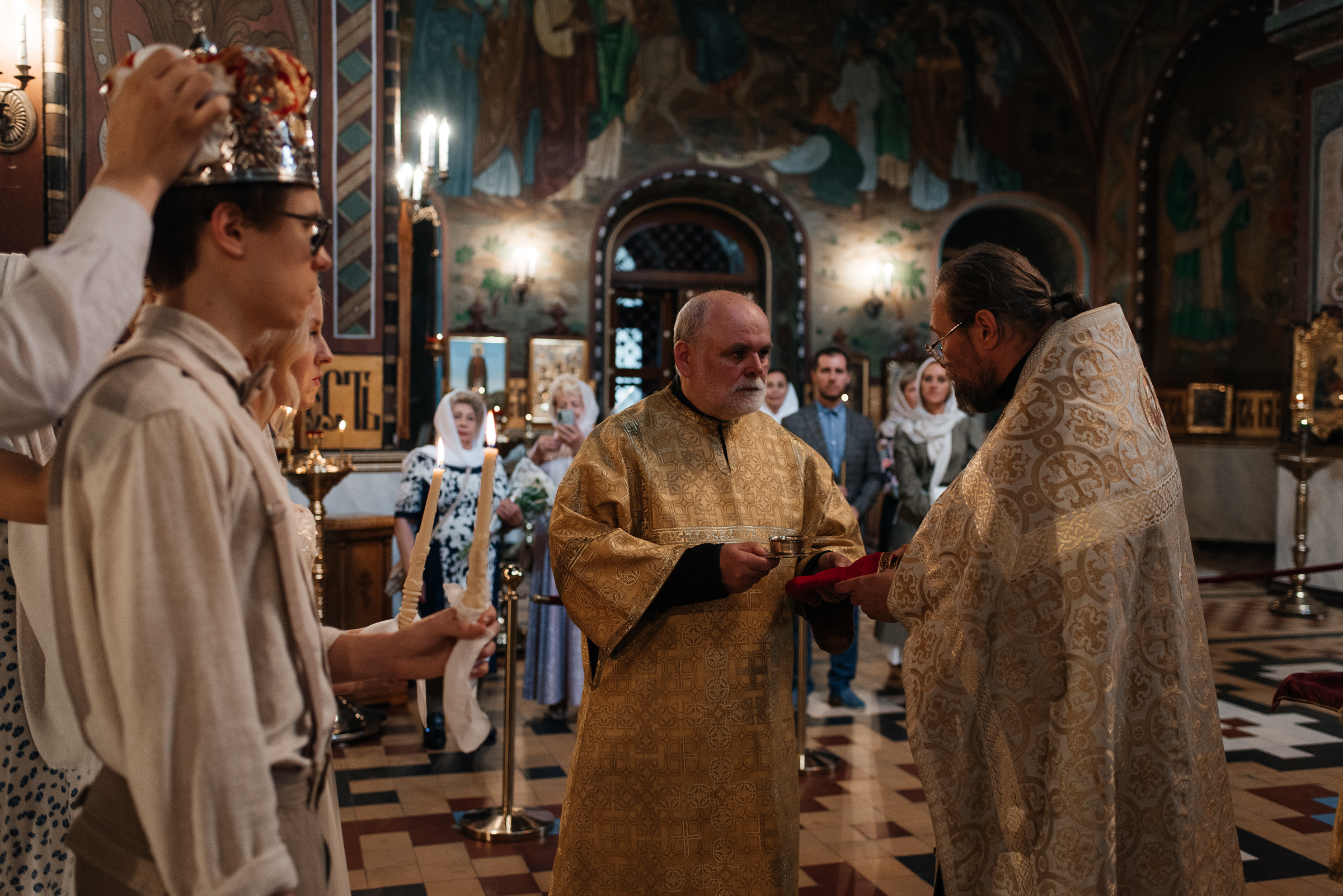 фотограф на венчание, венчание в Петергофском соборе святых апостолов Петра и Павла