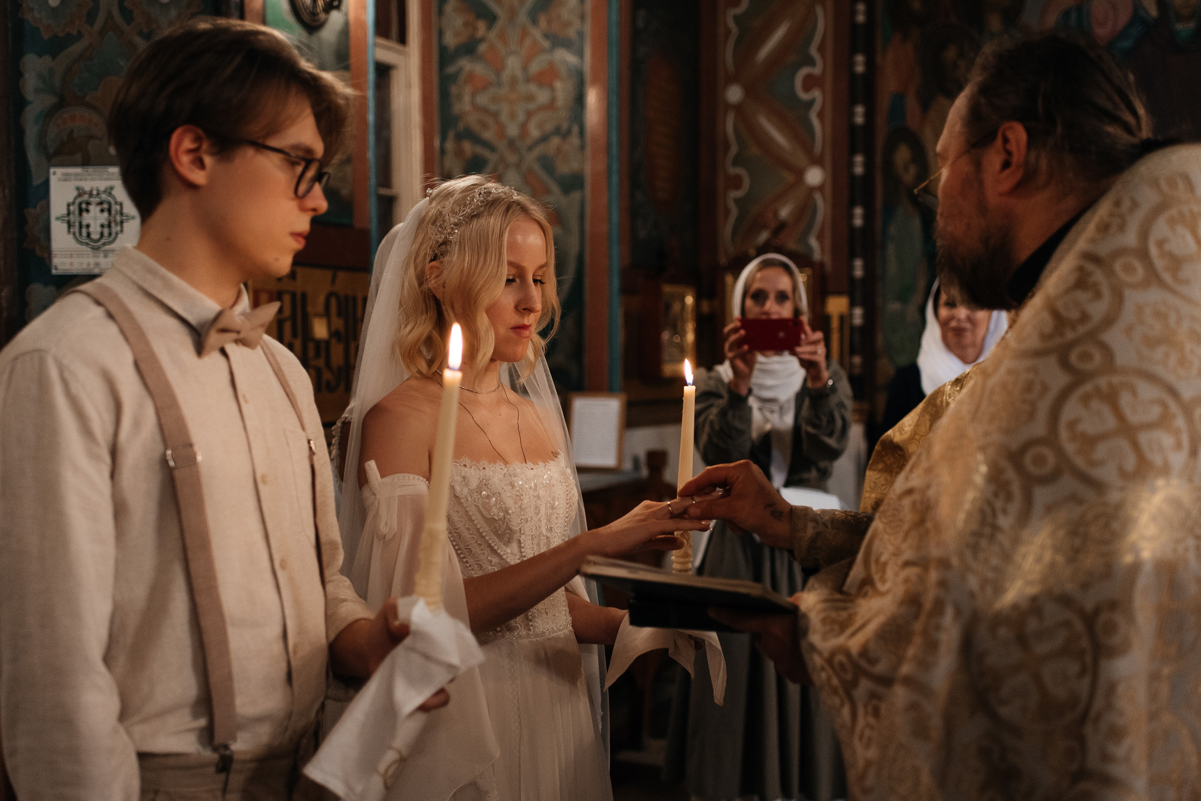 фотограф на венчание, венчание в Петергофском соборе святых апостолов Петра и Павла