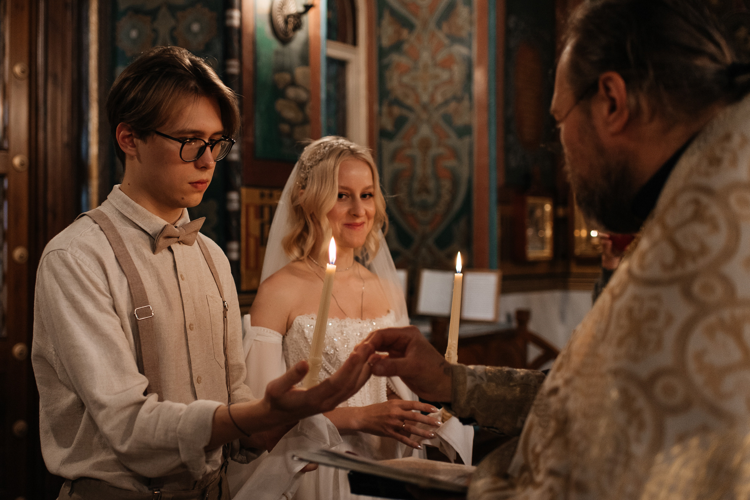 фотограф на венчание, венчание в Петергофском соборе святых апостолов Петра и Павла