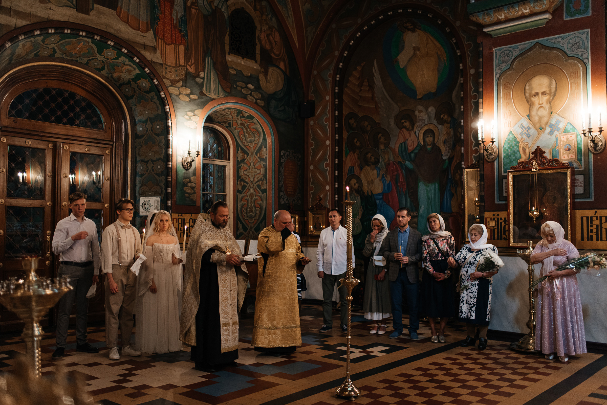 фотограф на венчание, венчание в Петергофском соборе святых апостолов Петра и Павла