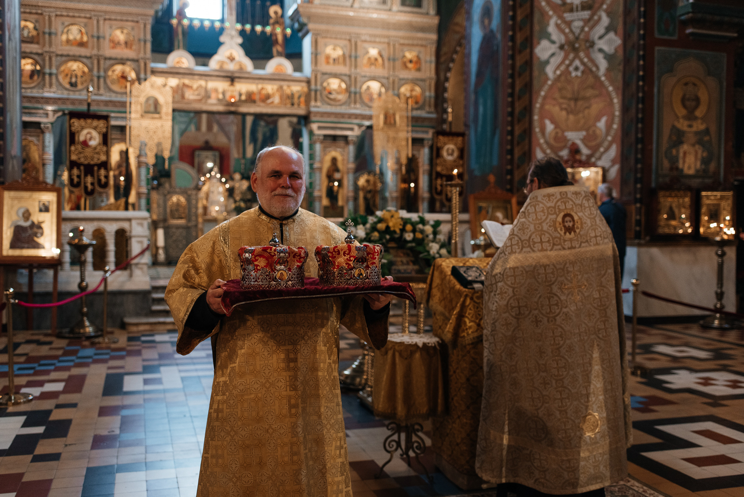 фотограф на венчание, венчание в Петергофском соборе святых апостолов Петра и Павла