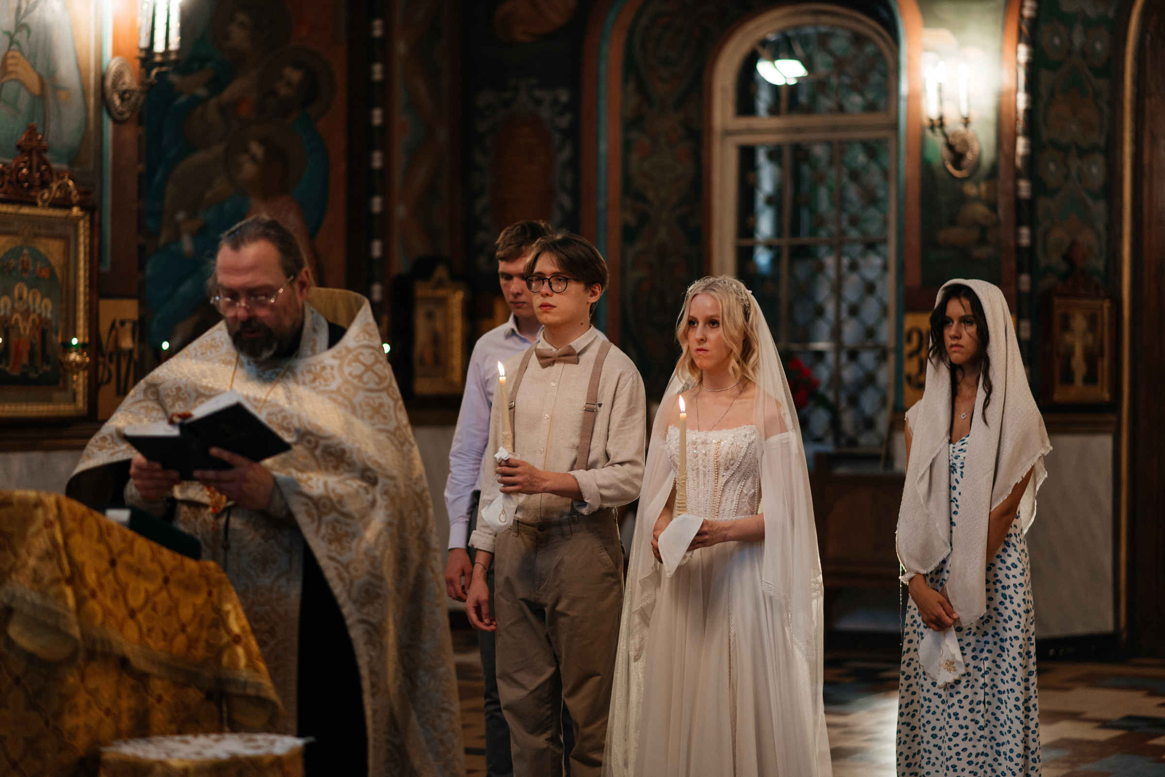 фотограф на венчание, венчание в Петергофском соборе святых апостолов Петра и Павла