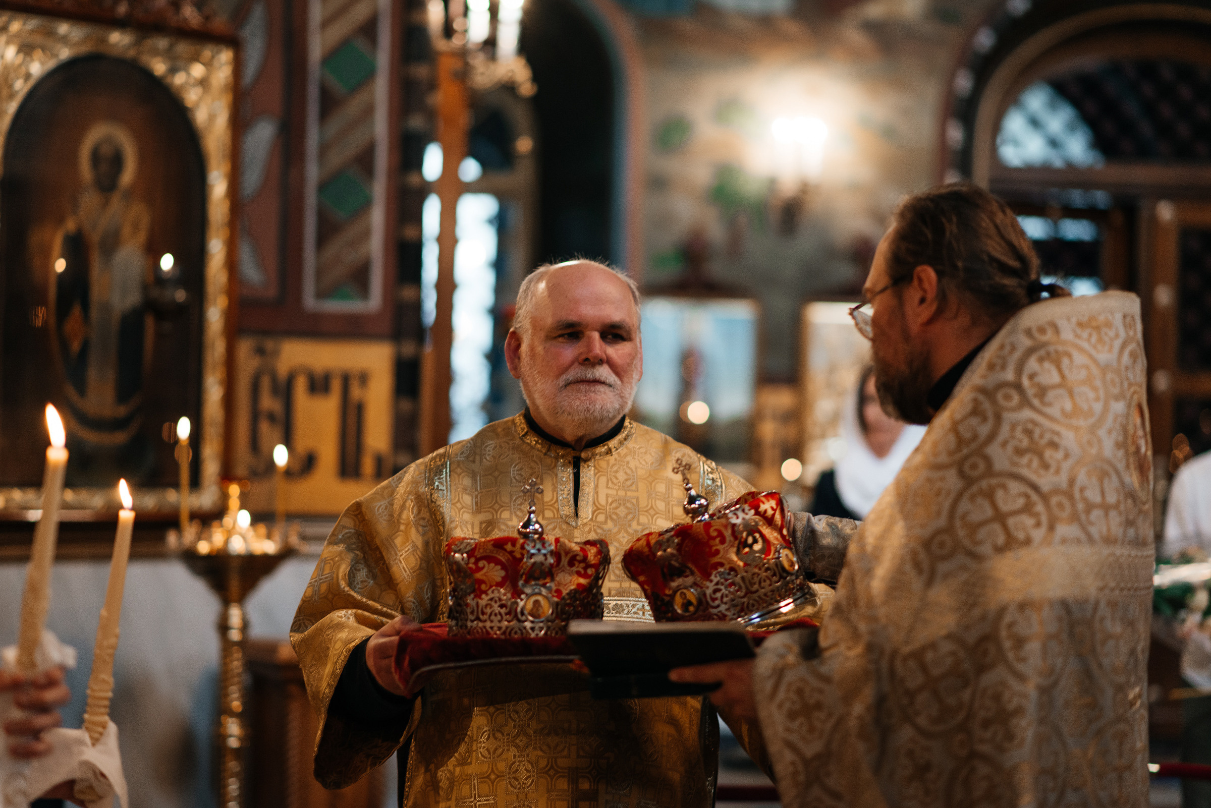 фотограф на венчание, венчание в Петергофском соборе святых апостолов Петра и Павла