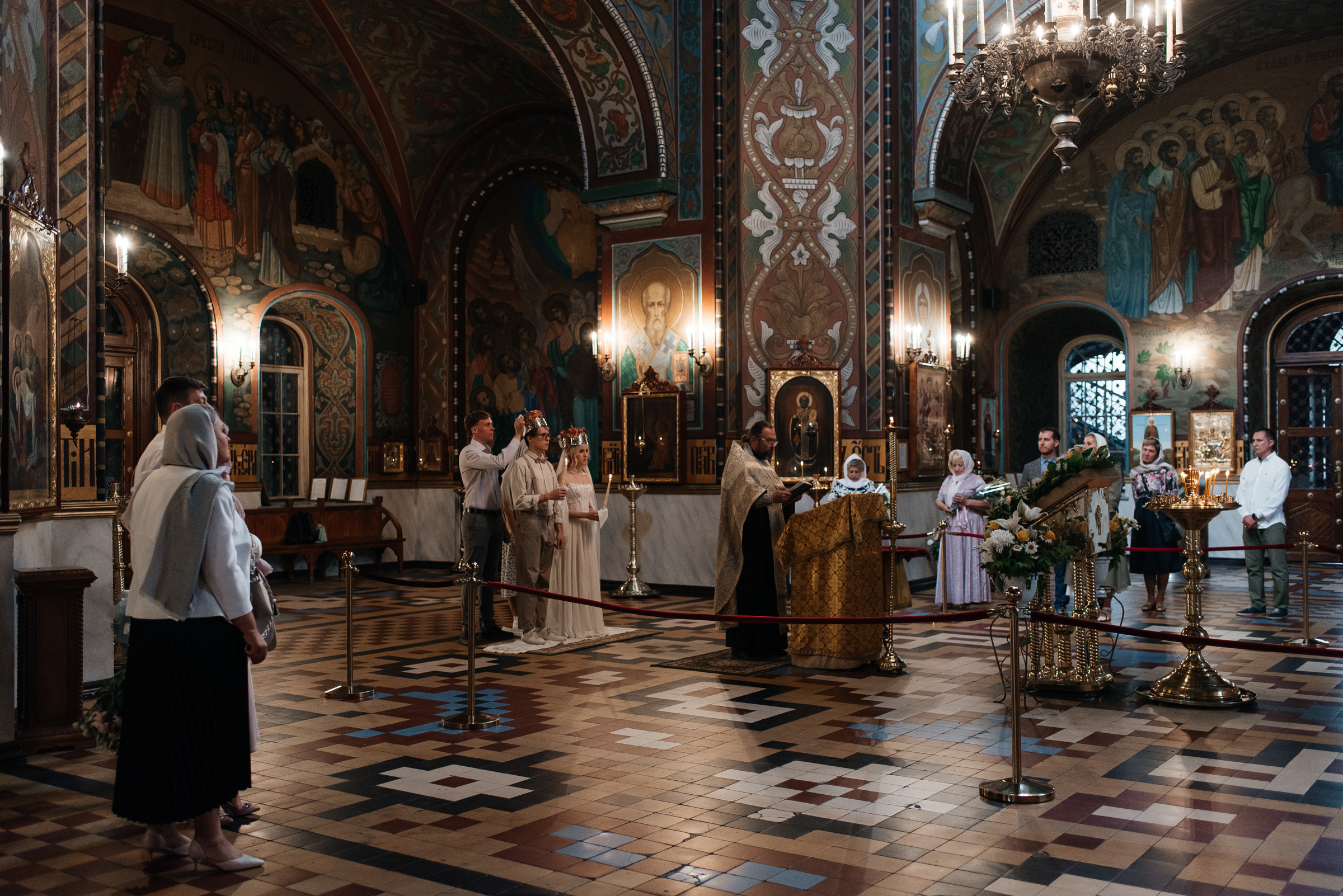 фотограф на венчание, венчание в Петергофском соборе святых апостолов Петра и Павла