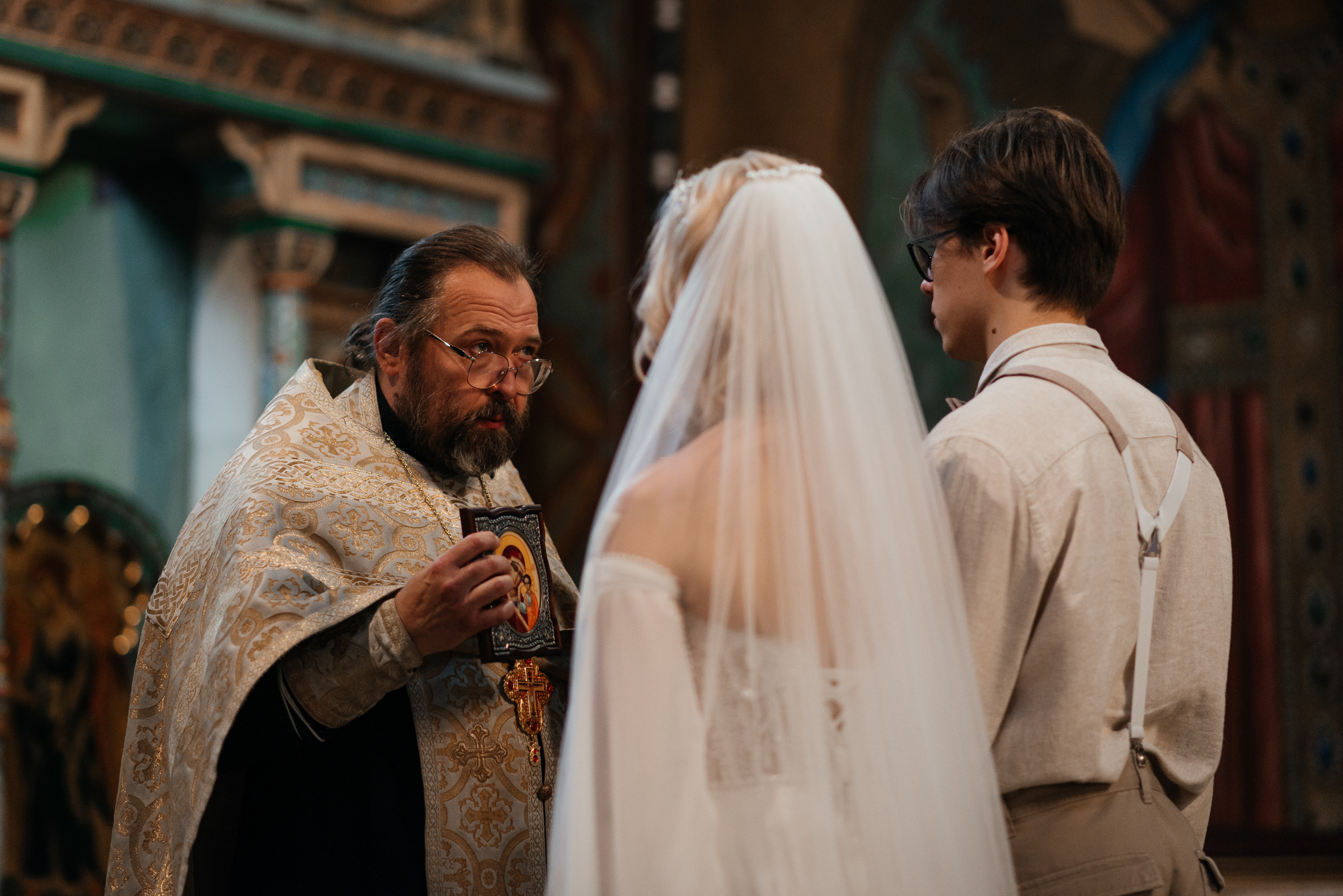 фотограф на венчание, венчание в Петергофском соборе святых апостолов Петра и Павла