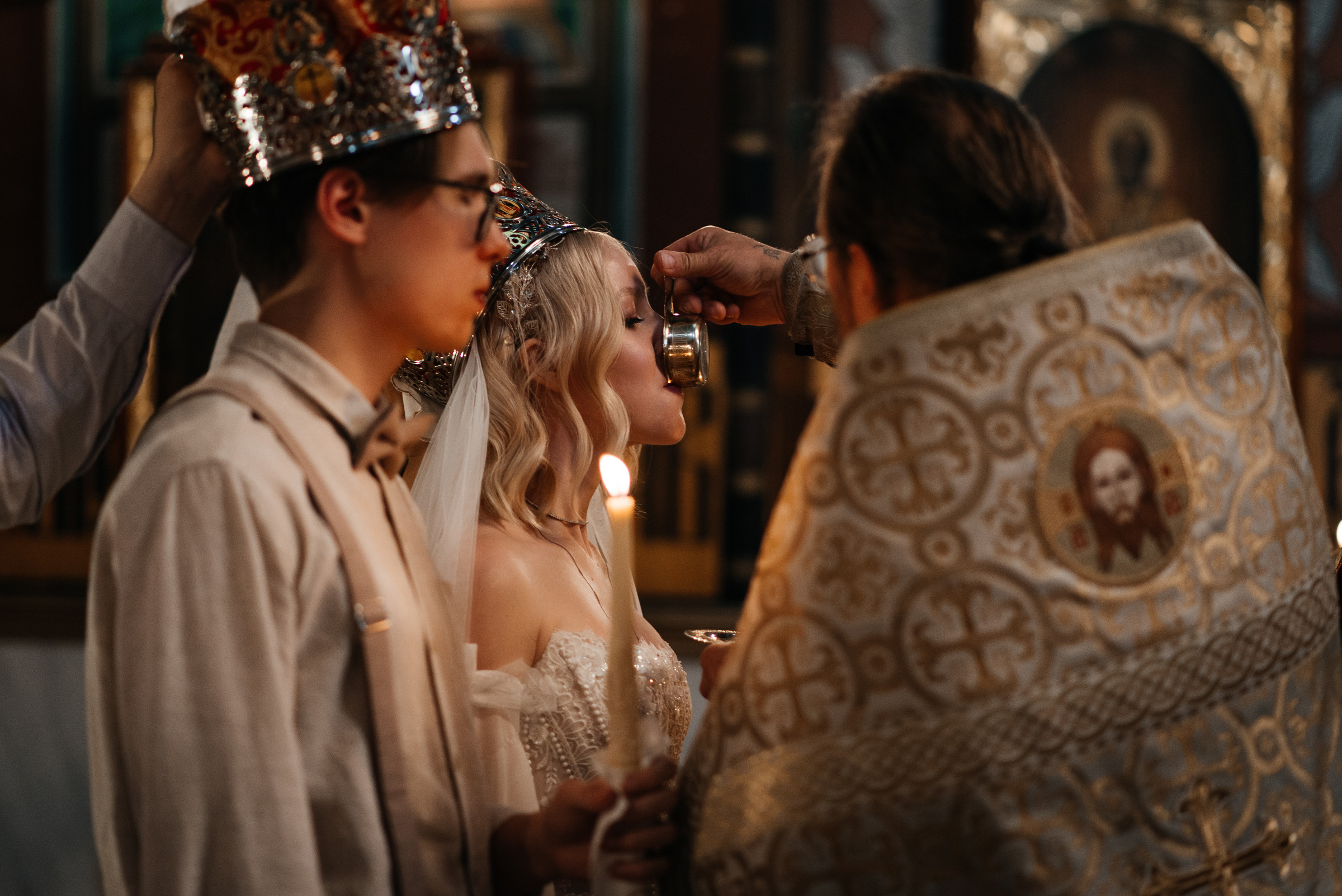 фотограф на венчание, венчание в Петергофском соборе святых апостолов Петра и Павла