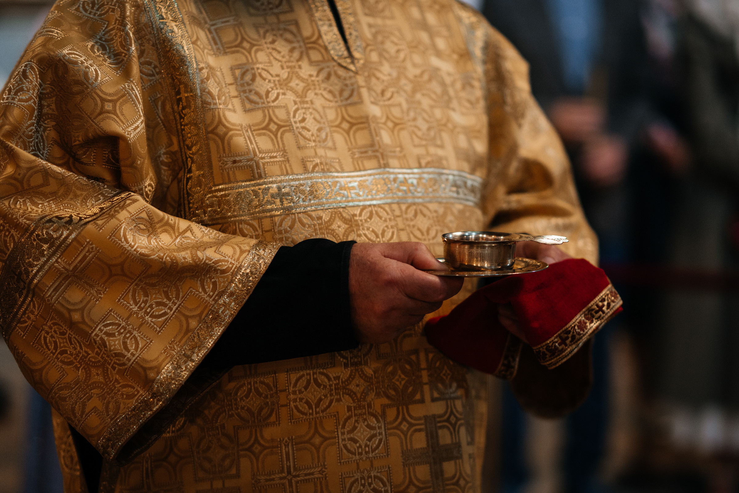 фотограф на венчание, венчание в Петергофском соборе святых апостолов Петра и Павла